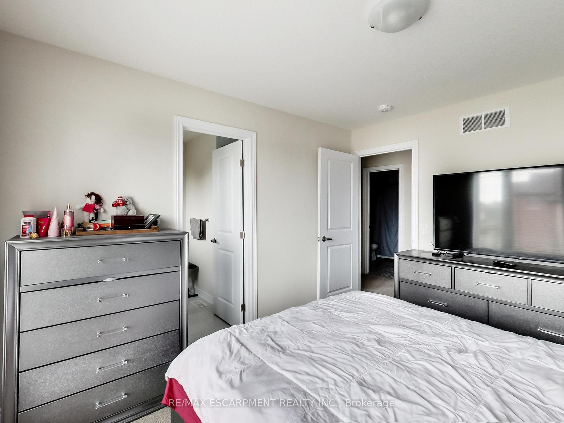 Photo 22 of Unit 23, 19 Picardy Drive, Hamilton, Stoney Creek — HOMEH