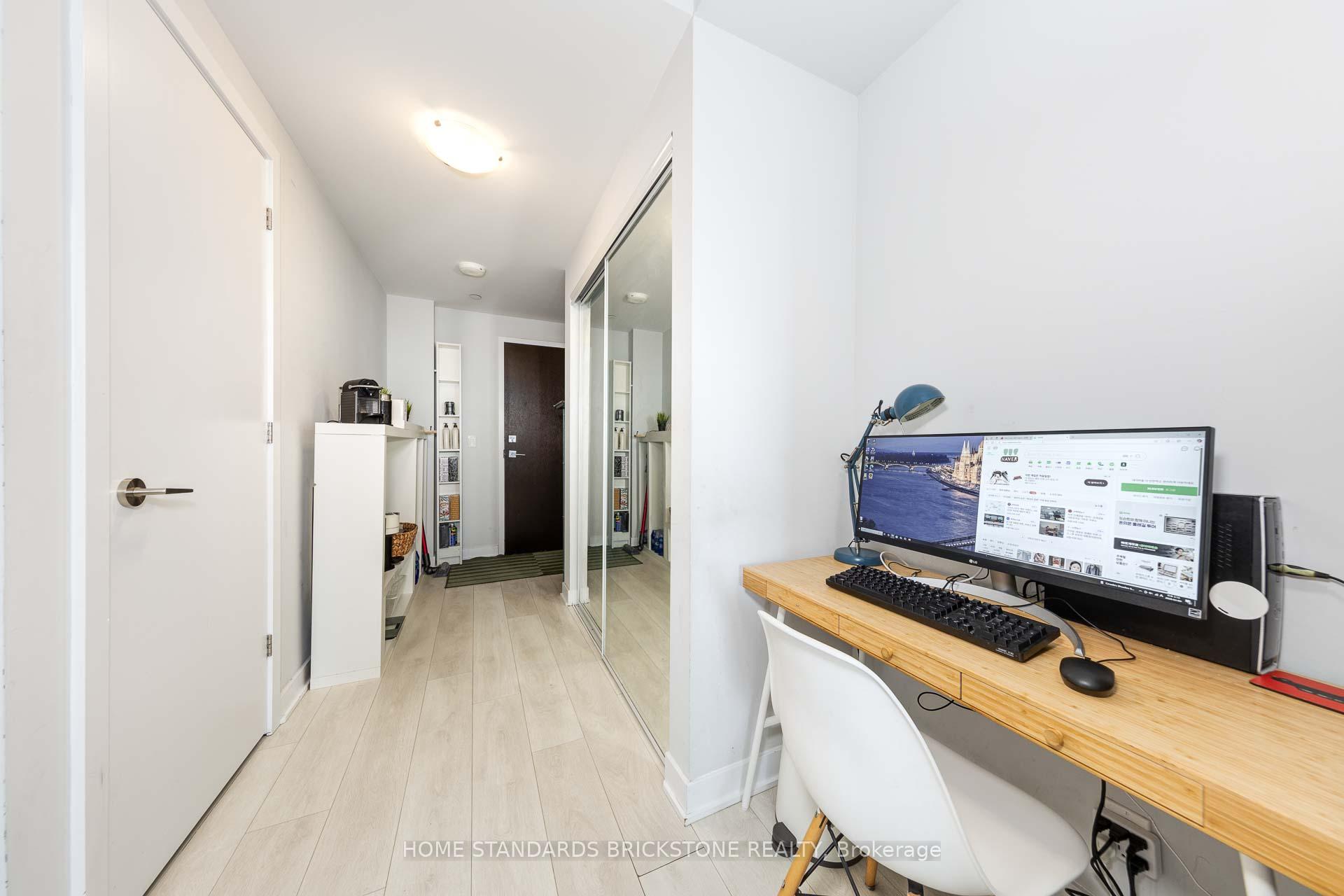 Photo 3 of Unit 3511, 2221 Yonge Street, Toronto, Mount Pleasant West — HOMEH