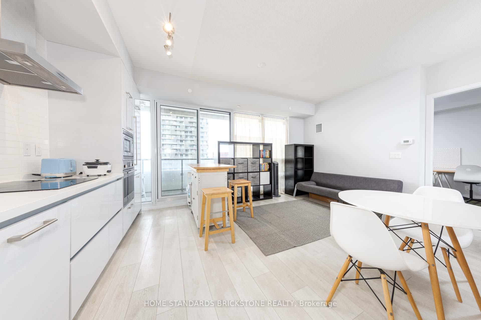 Photo 2 of Unit 3511, 2221 Yonge Street, Toronto, Mount Pleasant West — HOMEH