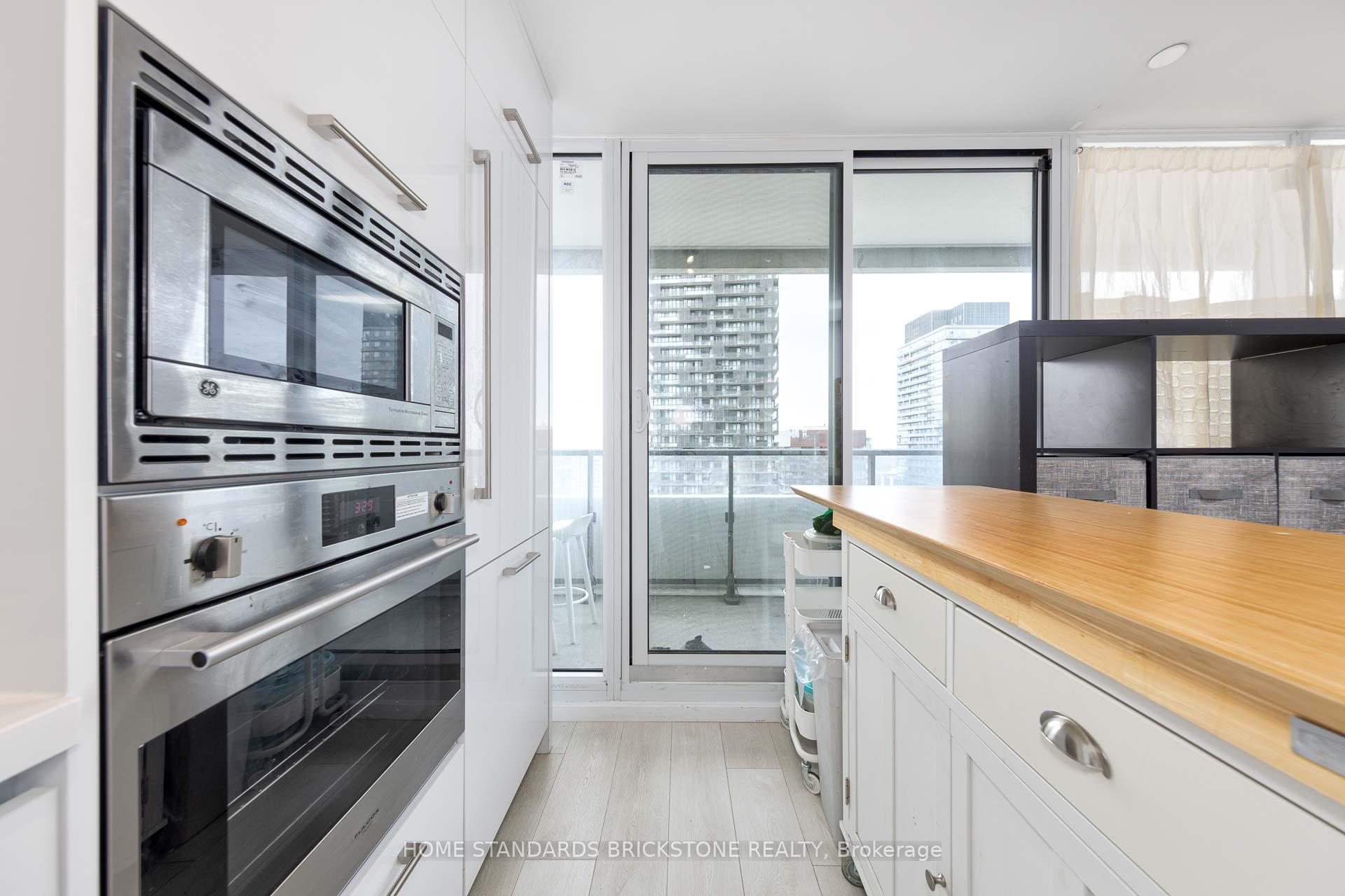 Photo 8 of Unit 3511, 2221 Yonge Street, Toronto, Mount Pleasant West — HOMEH