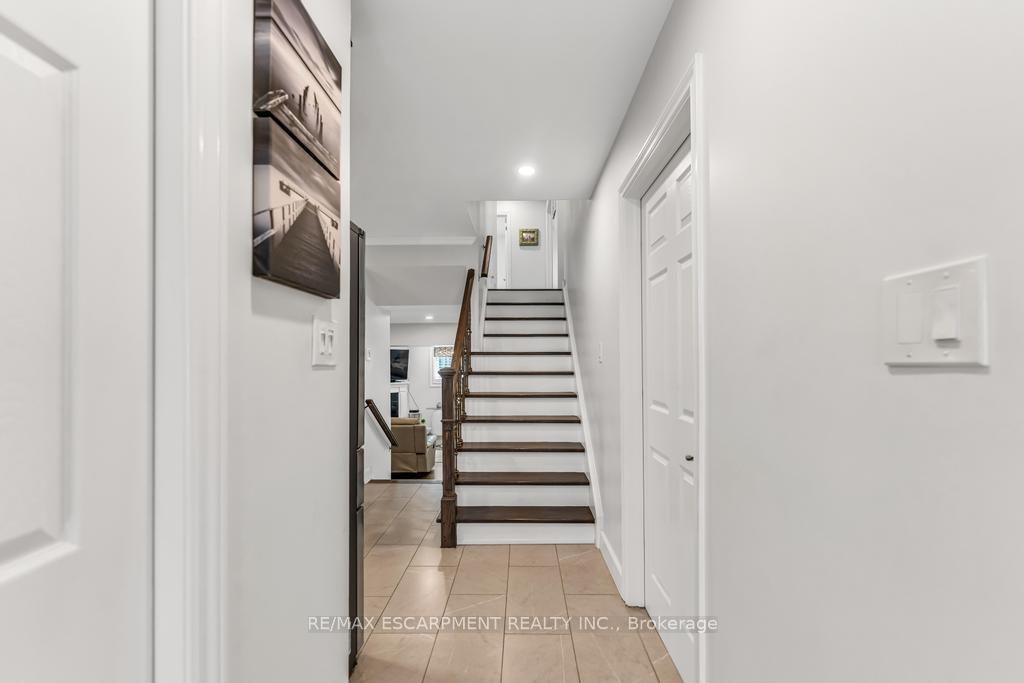 Photo 6 of 650 Acadia Drive, Hamilton, Rushdale — HOMEH