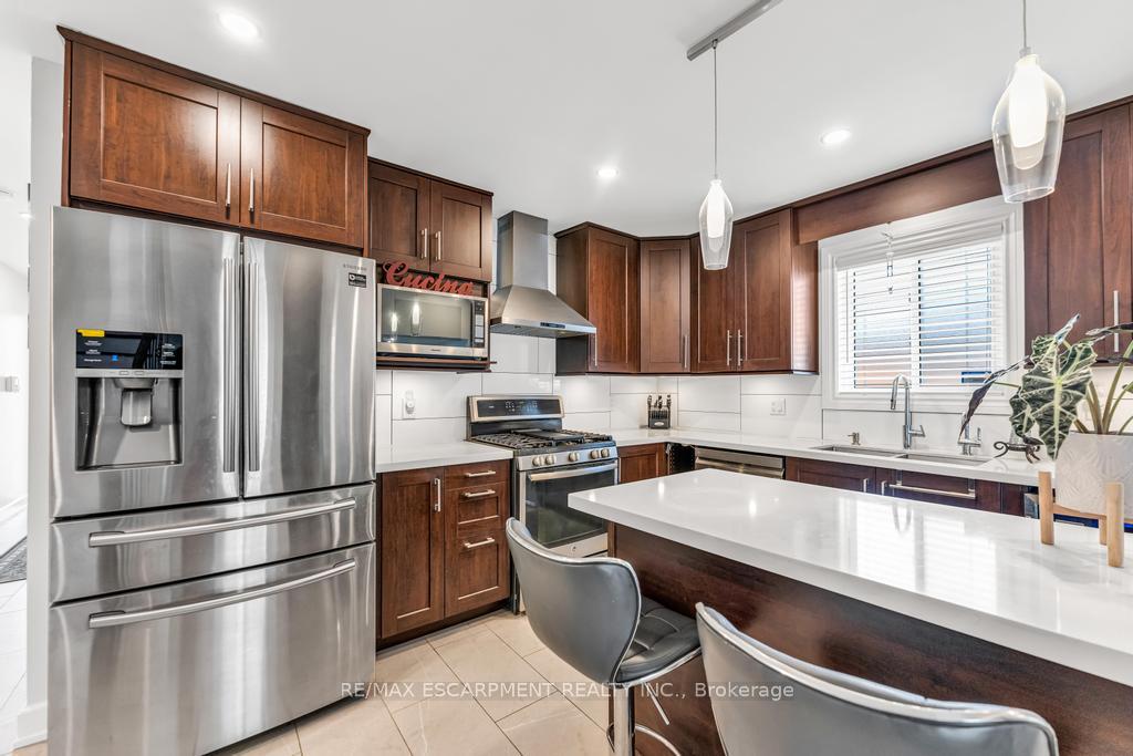 Photo 2 of 650 Acadia Drive, Hamilton, Rushdale — HOMEH