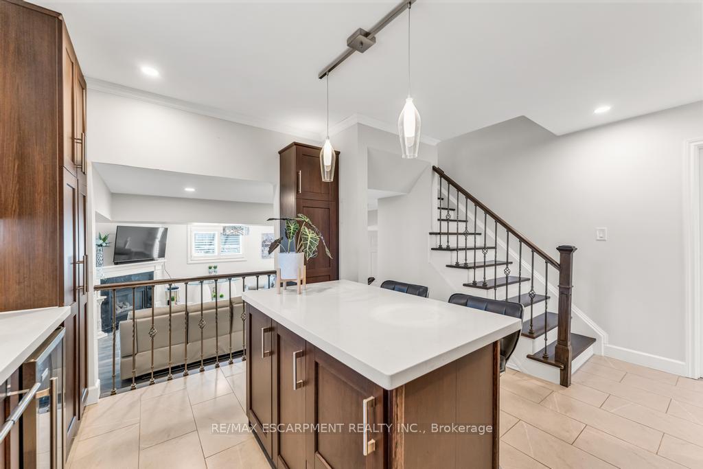 Photo 4 of 650 Acadia Drive, Hamilton, Rushdale — HOMEH