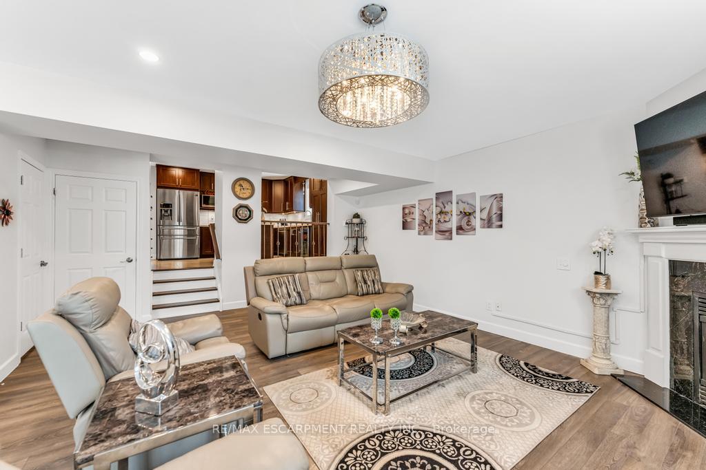 Photo 3 of 650 Acadia Drive, Hamilton, Rushdale — HOMEH