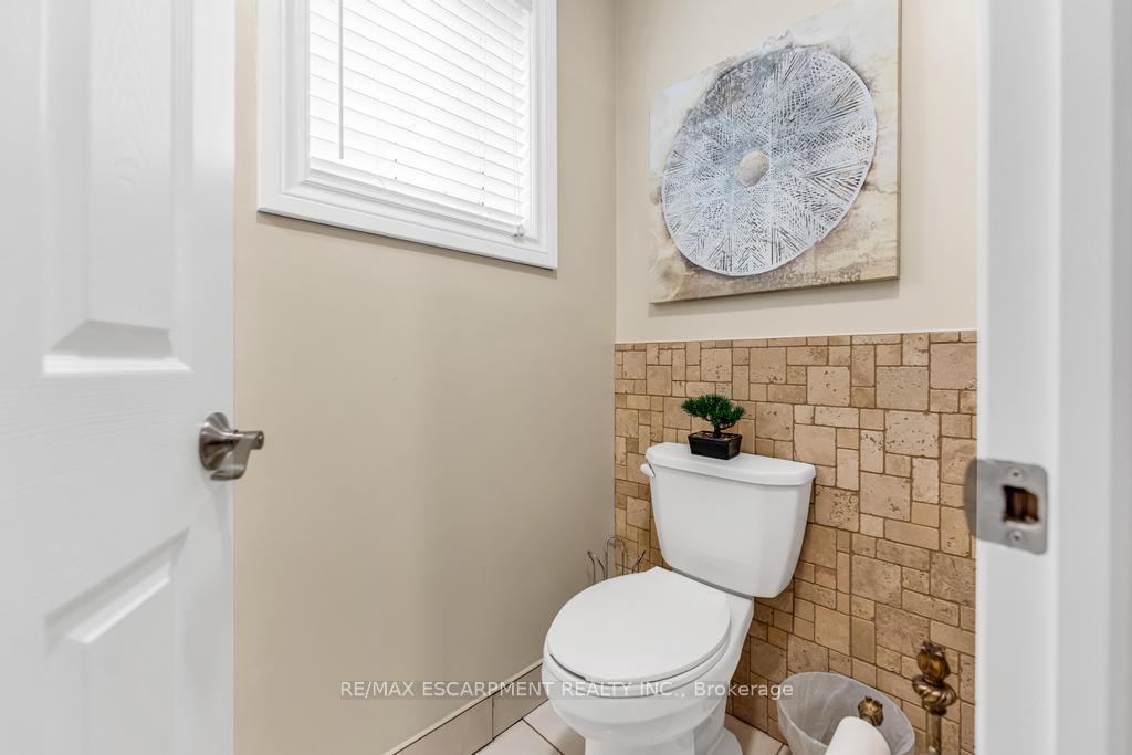 Photo 12 of 650 Acadia Drive, Hamilton, Rushdale — HOMEH