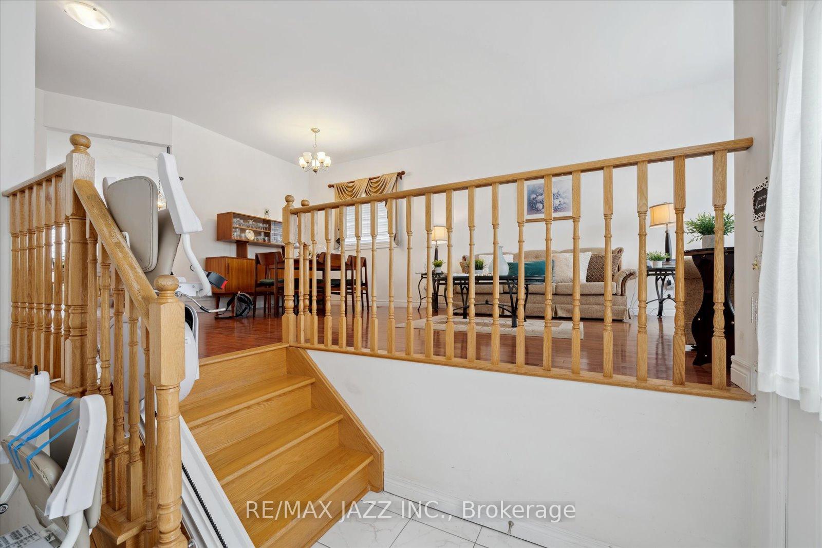 Photo 10 of 802 Coldstream Drive, Oshawa, Taunton — HOMEH