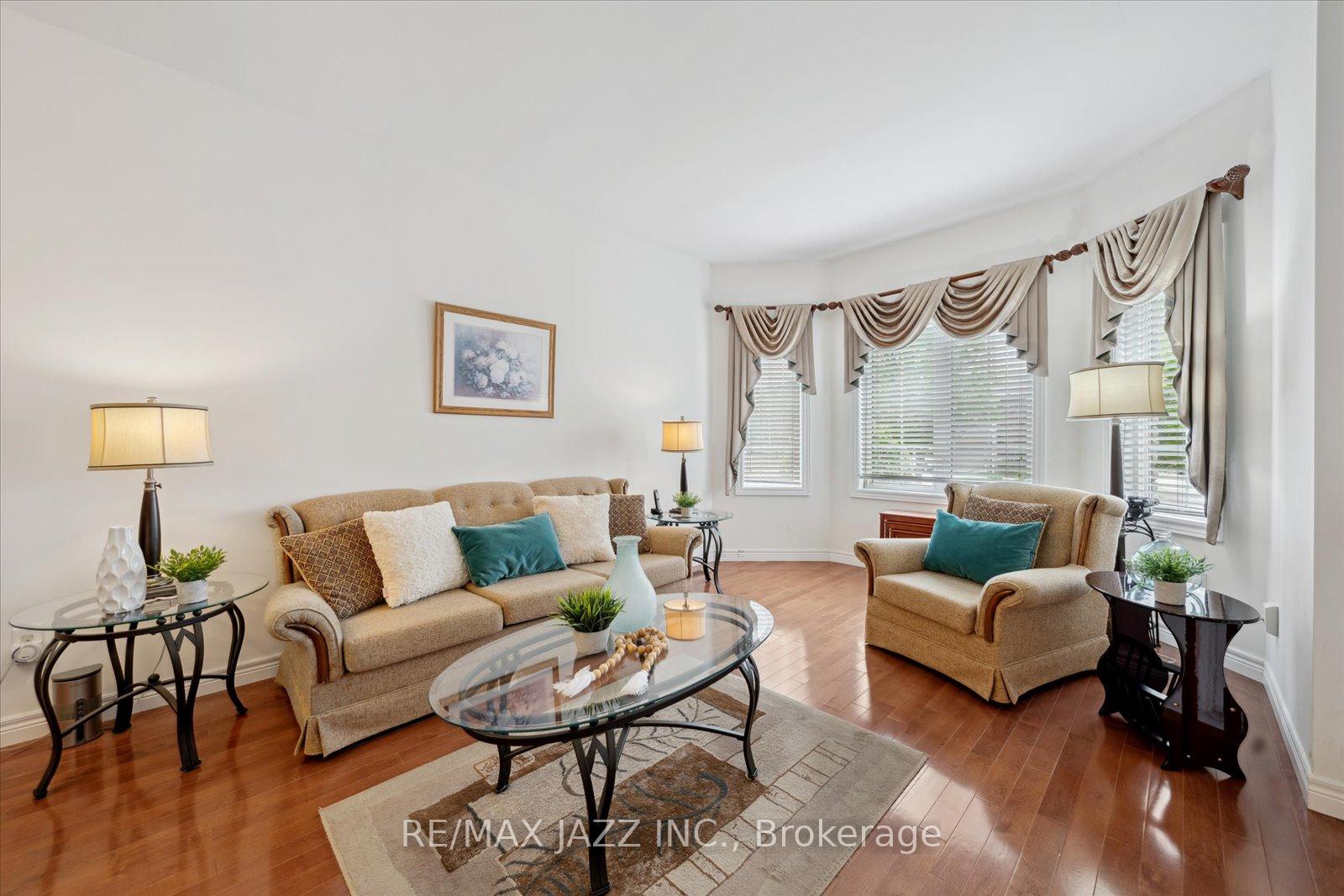 Photo 5 of 802 Coldstream Drive, Oshawa, Taunton — HOMEH