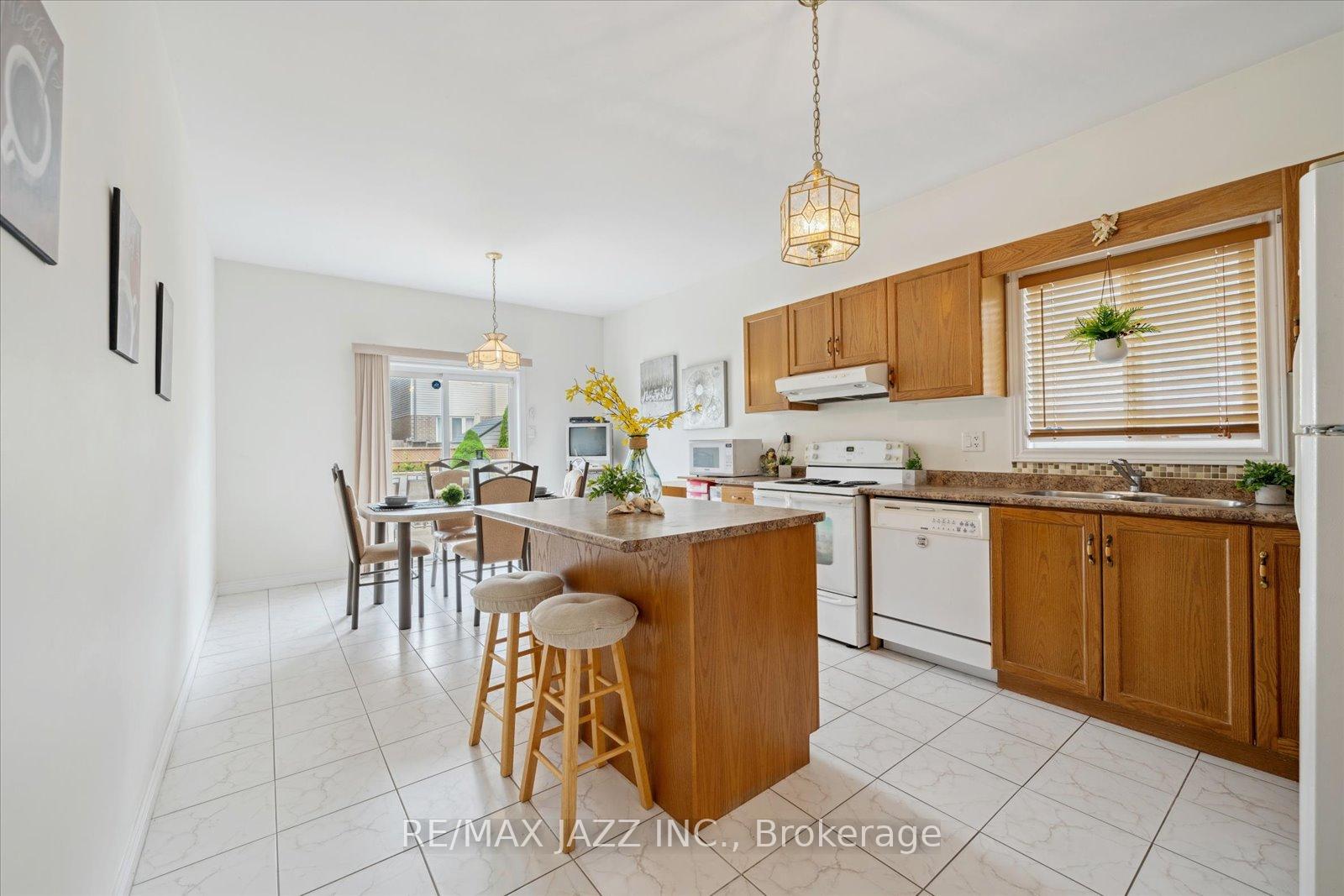 Photo 11 of 802 Coldstream Drive, Oshawa, Taunton — HOMEH
