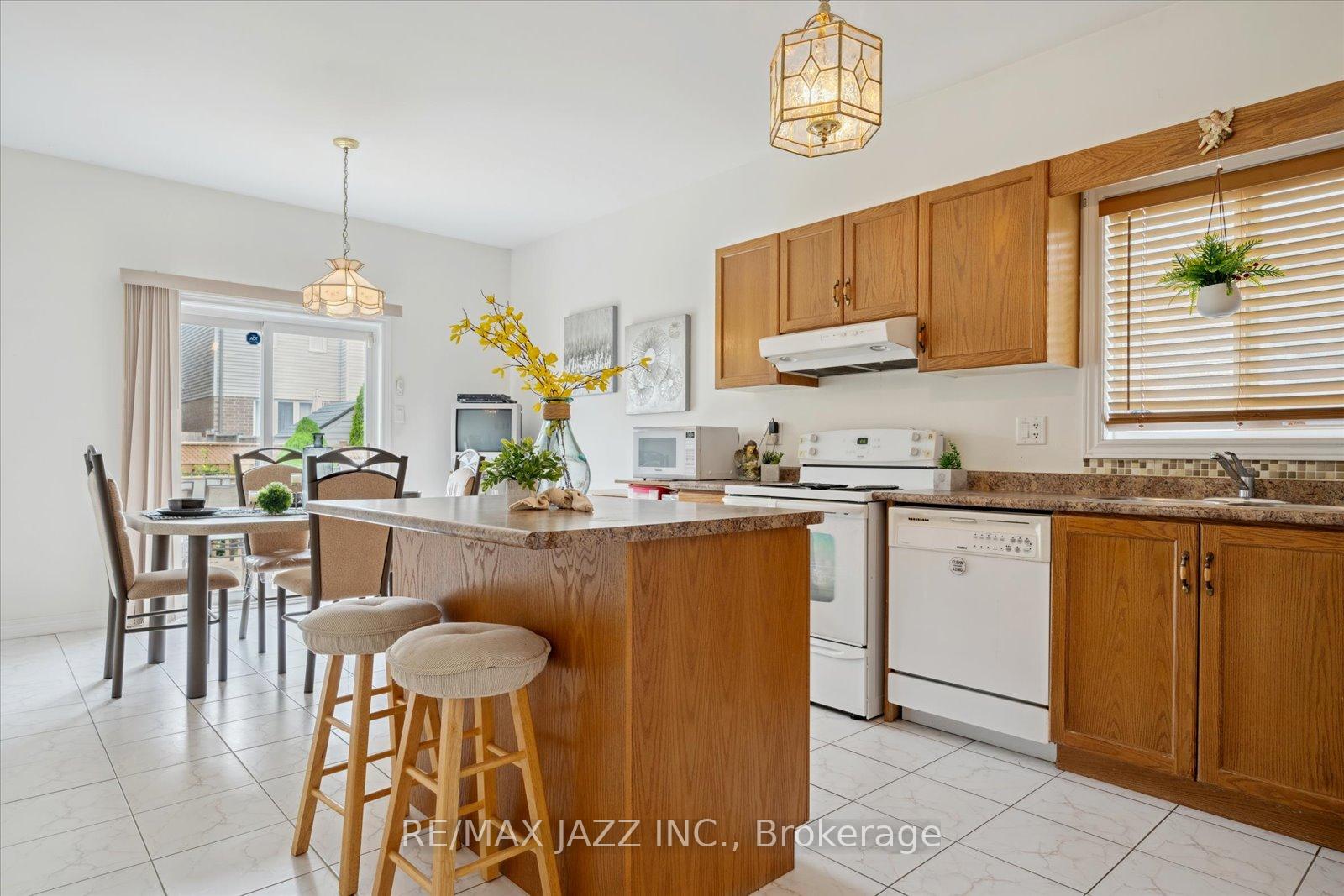 Photo 15 of 802 Coldstream Drive, Oshawa, Taunton — HOMEH