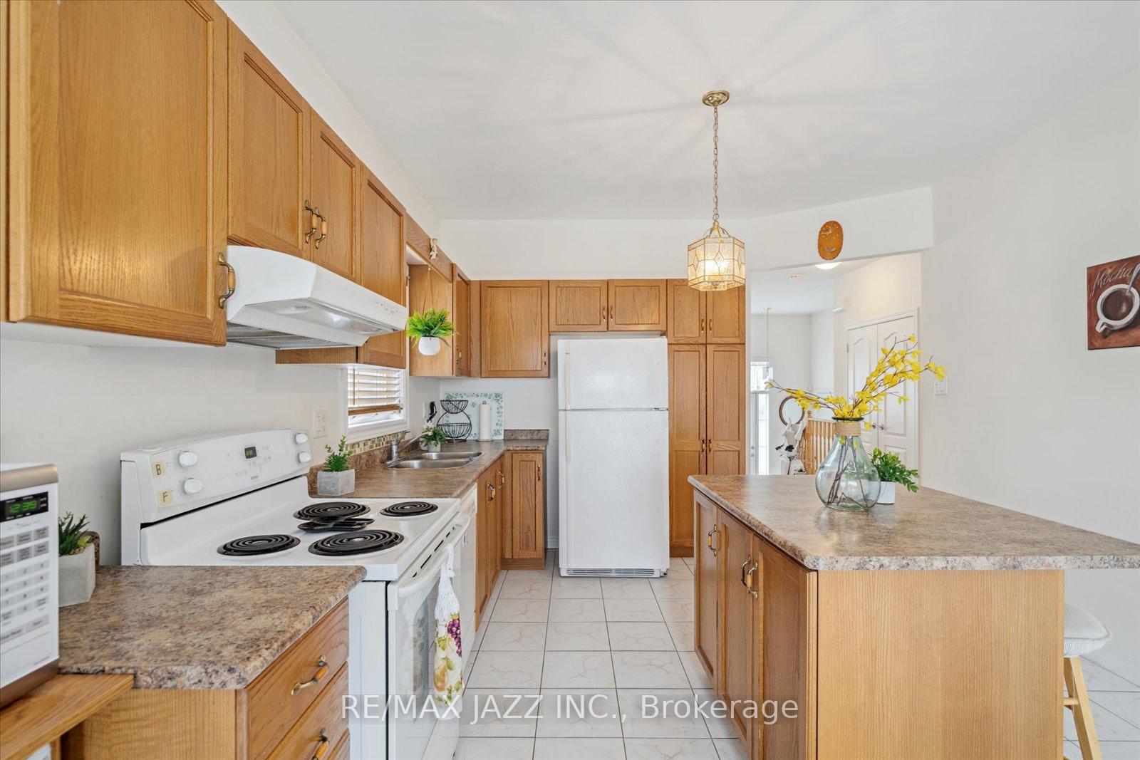 Photo 17 of 802 Coldstream Drive, Oshawa, Taunton — HOMEH