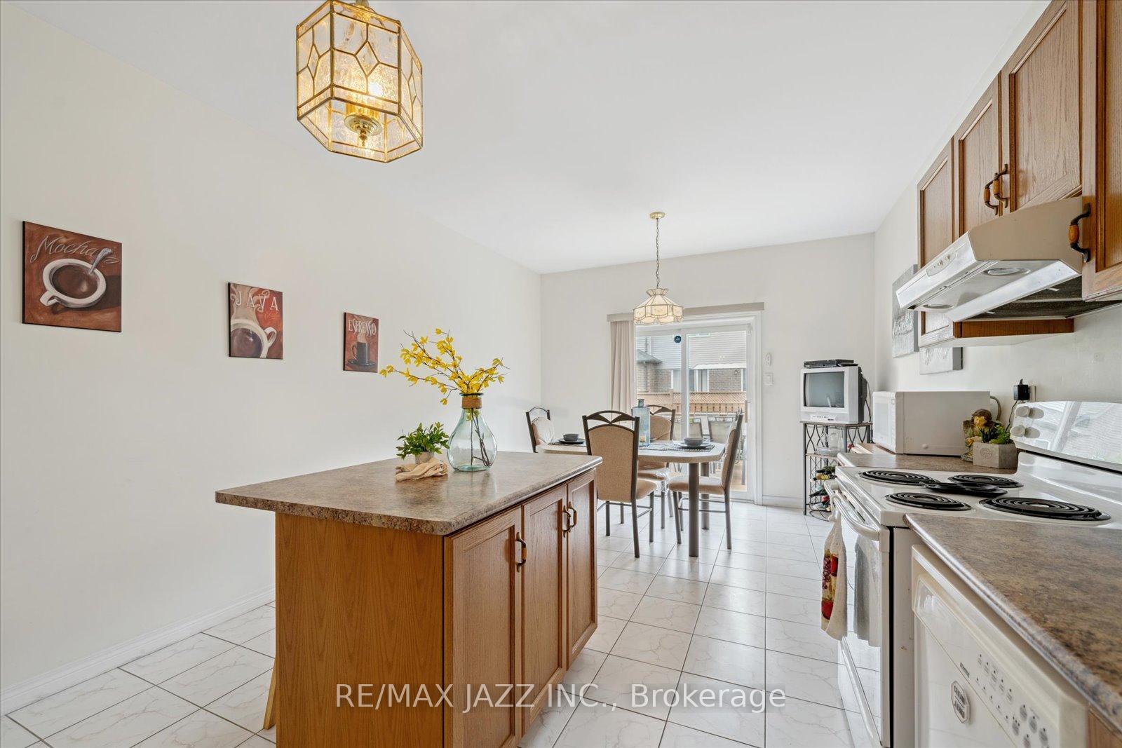 Photo 9 of 802 Coldstream Drive, Oshawa, Taunton — HOMEH