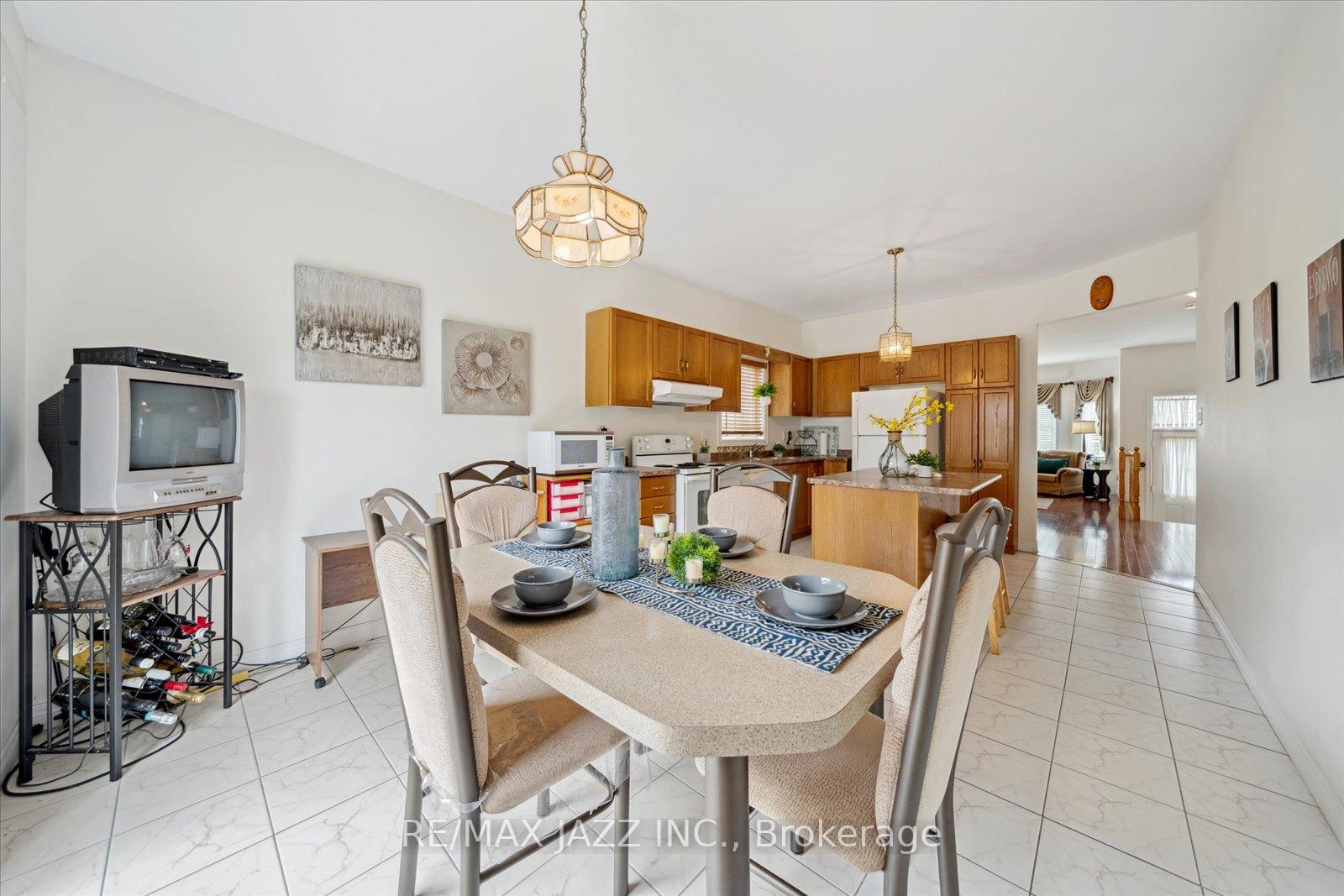 Photo 13 of 802 Coldstream Drive, Oshawa, Taunton — HOMEH