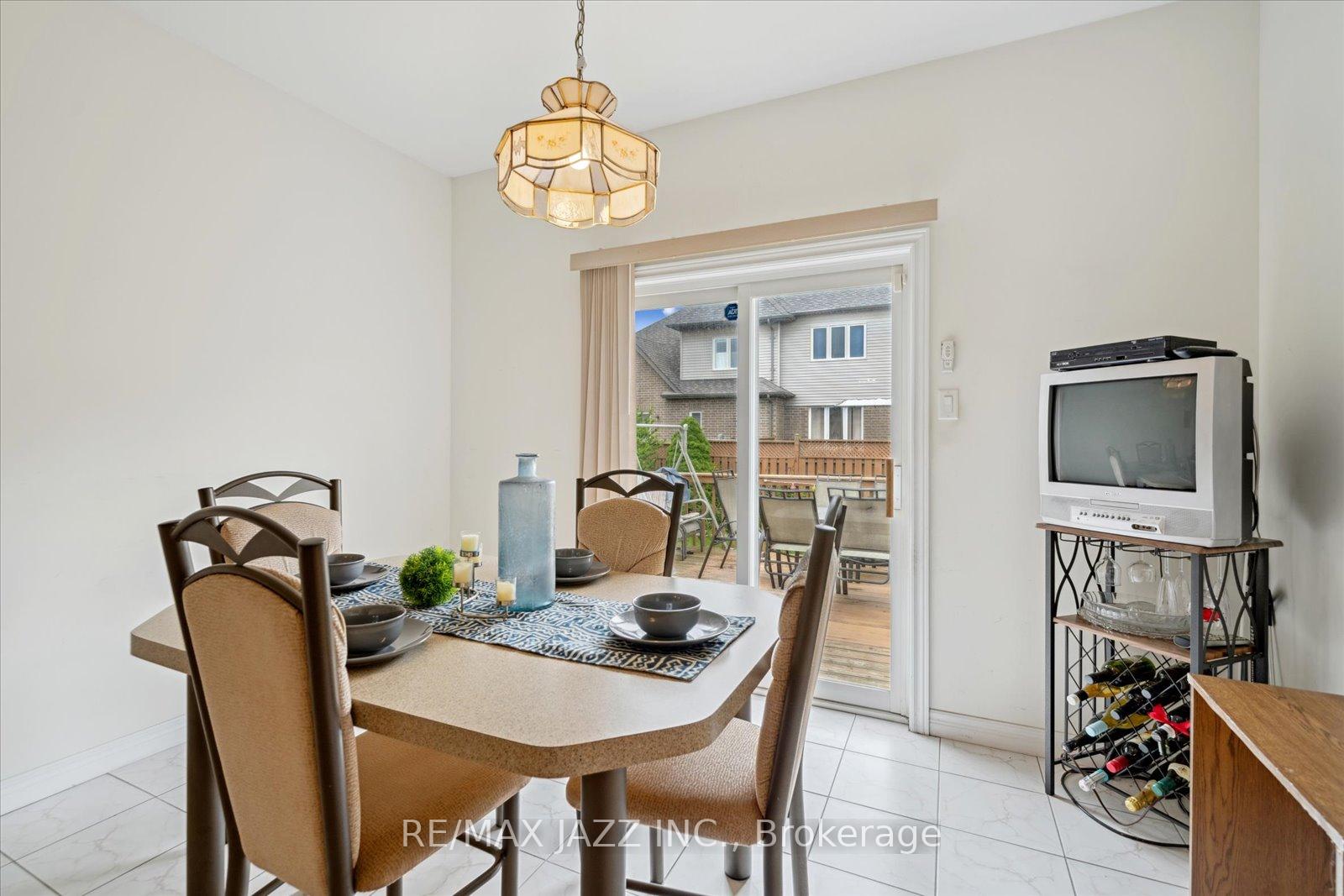Photo 18 of 802 Coldstream Drive, Oshawa, Taunton — HOMEH