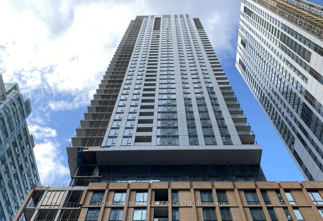 Front of Unit 1110, 8 Widmer Street