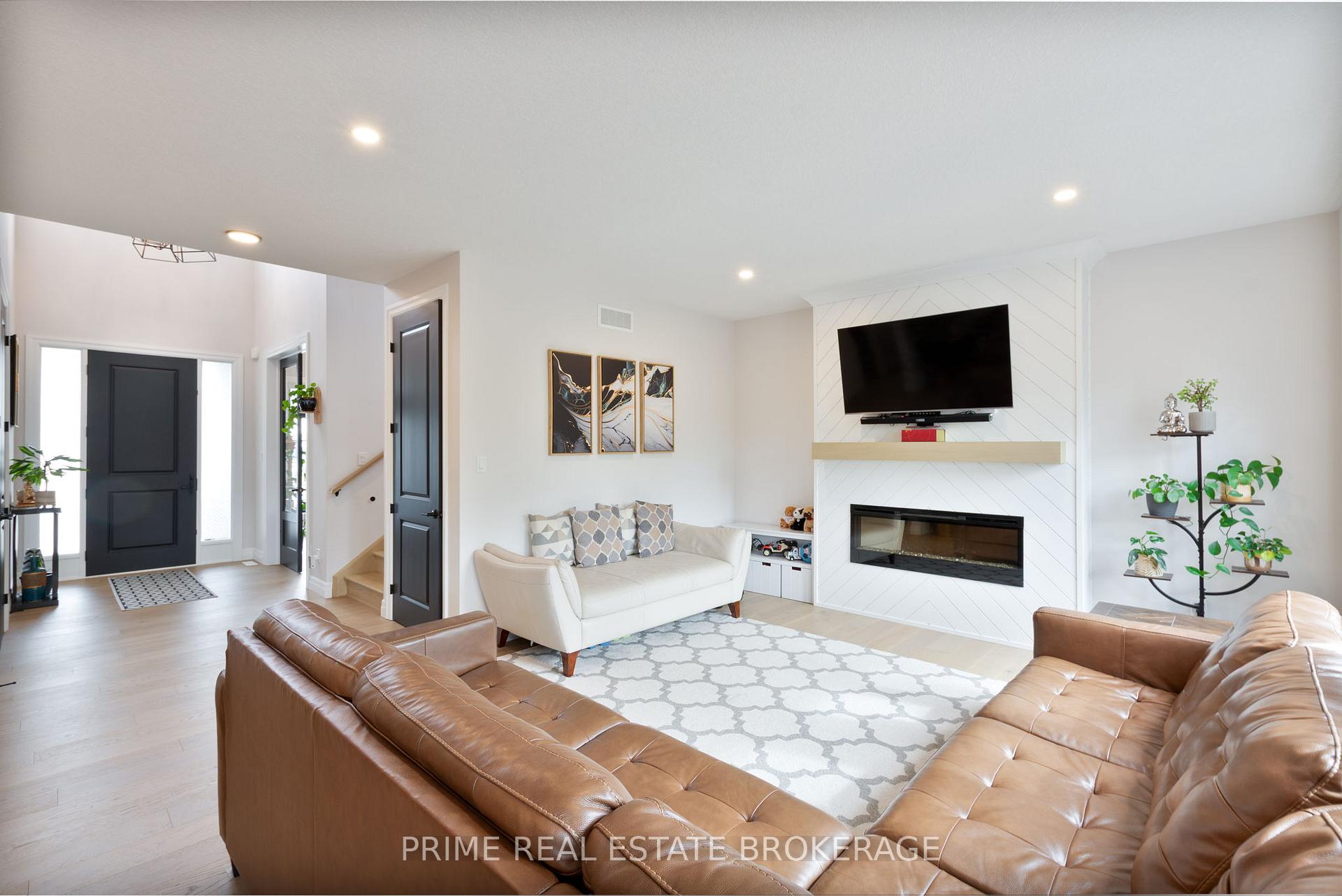 Photo 4 of 19 Aspen Circle, Thames Centre, Thorndale — HOMEH