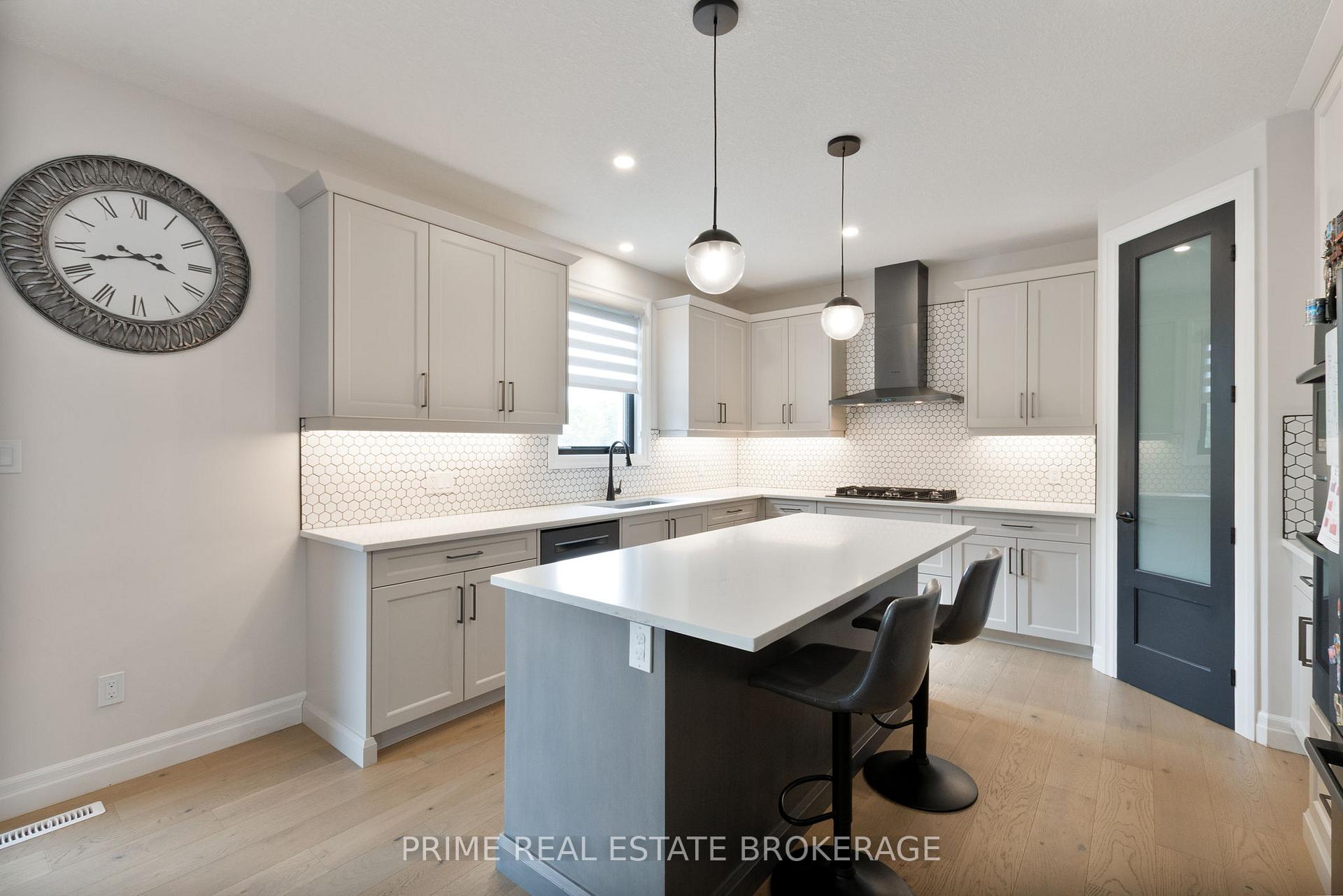 Photo 11 of 19 Aspen Circle, Thames Centre, Thorndale — HOMEH