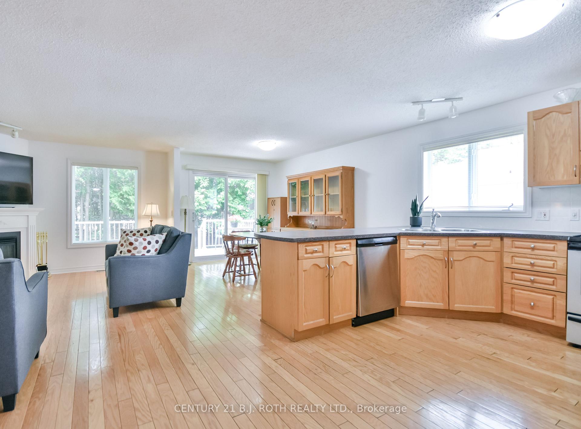Photo 4 of 97 Pennsylvania Avenue, Wasaga Beach — HOMEH