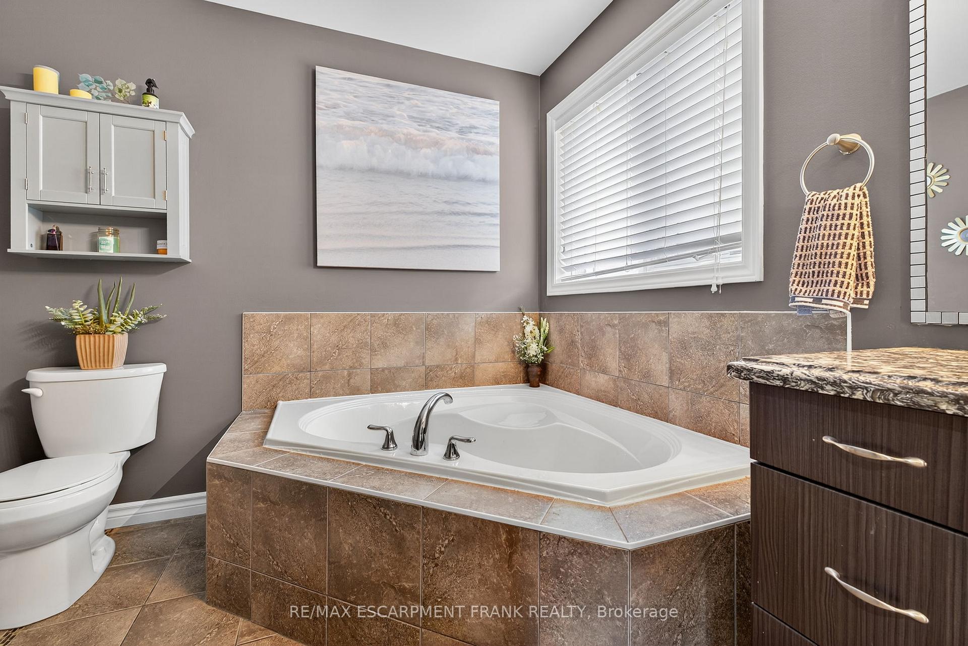 Photo 18 of 35 Purnell Drive, Hamilton, Gilbert — HOMEH