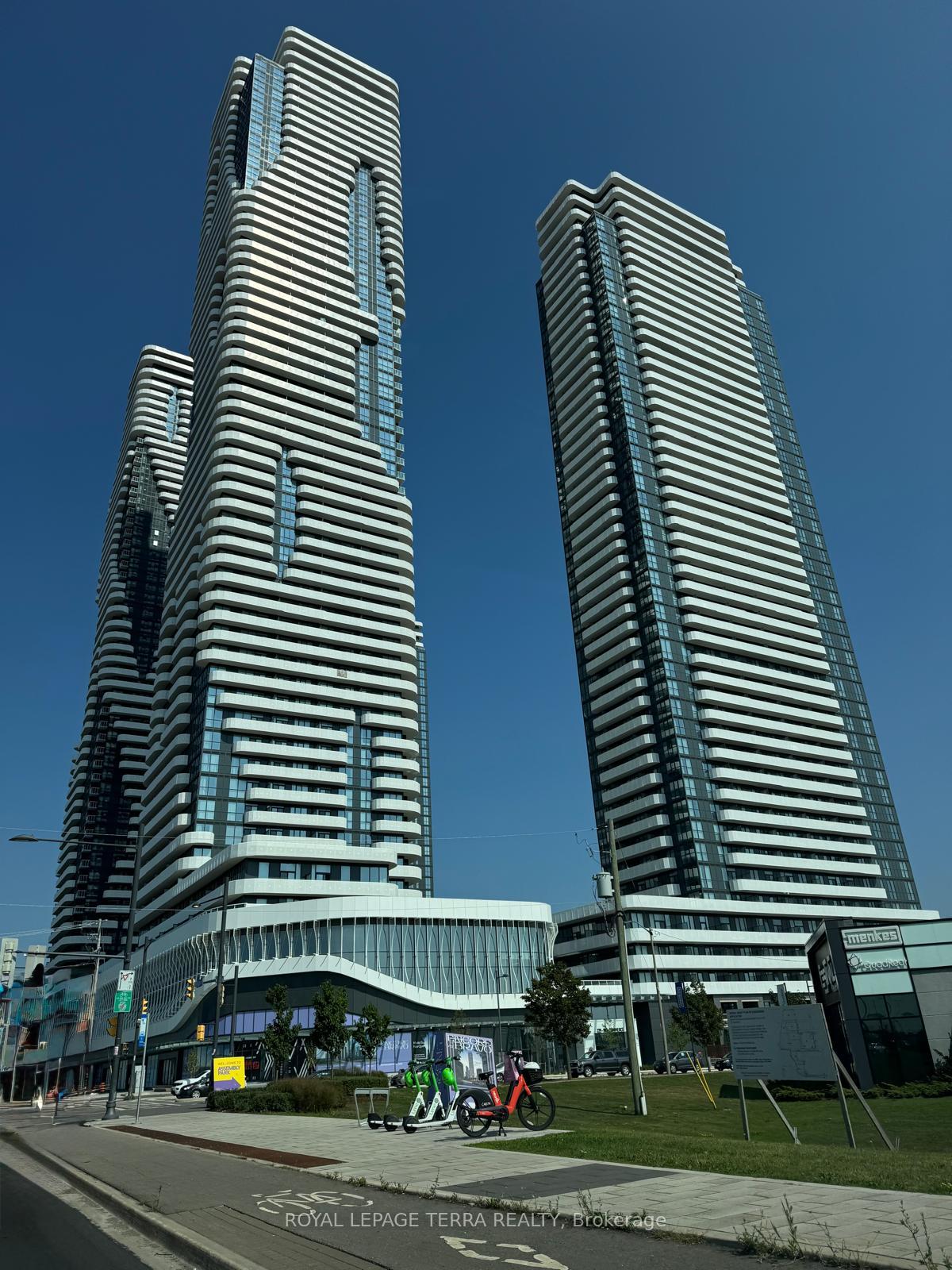 Photo 1 of Unit 4007, 28 Interchange Way, Vaughan, Vaughan Corporate Centre — HOMEH