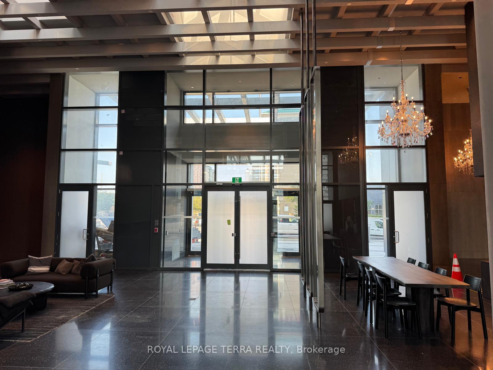 Photo 10 of Unit 4007, 28 Interchange Way, Vaughan, Vaughan Corporate Centre — HOMEH