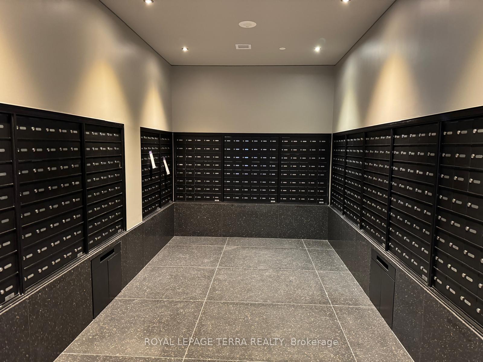 Photo 11 of Unit 4007, 28 Interchange Way, Vaughan, Vaughan Corporate Centre — HOMEH