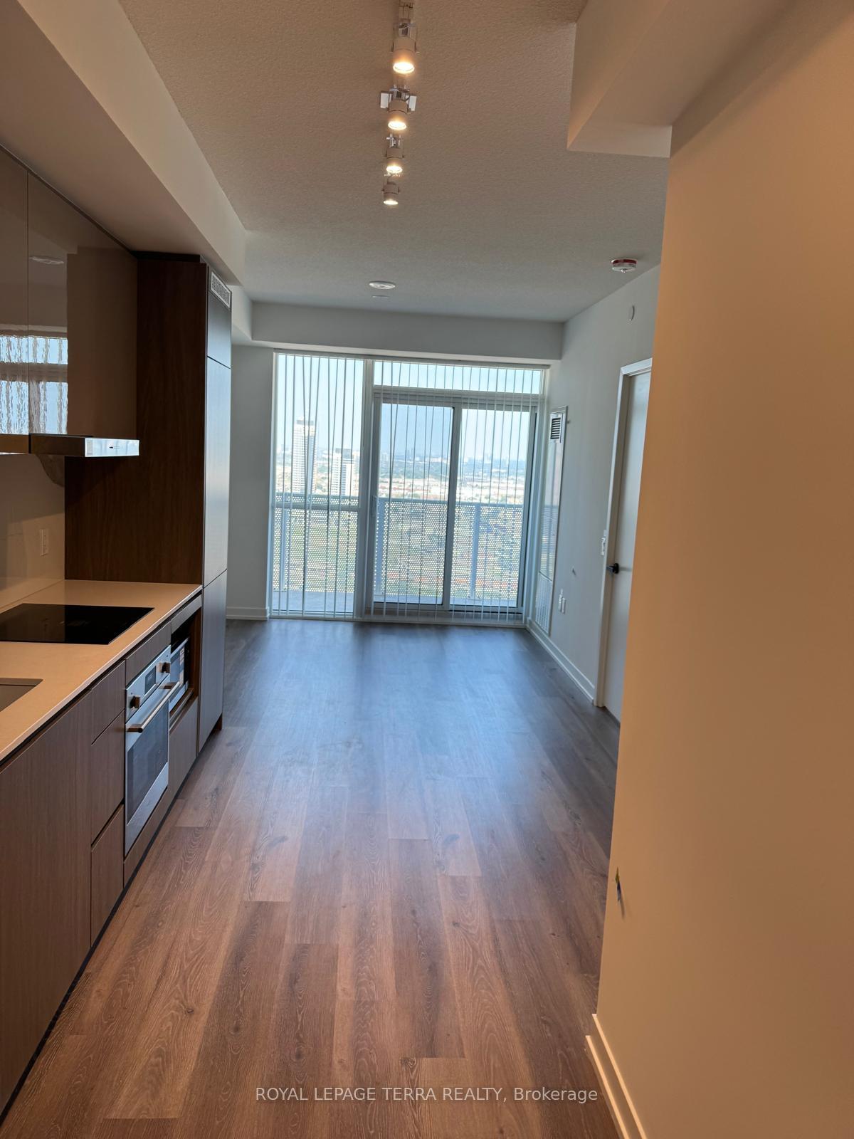 Photo 7 of Unit 4007, 28 Interchange Way, Vaughan, Vaughan Corporate Centre — HOMEH