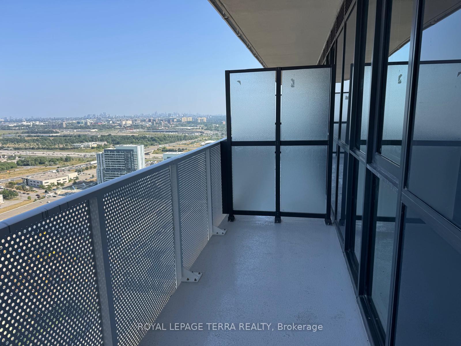 Photo 2 of Unit 4007, 28 Interchange Way, Vaughan, Vaughan Corporate Centre — HOMEH