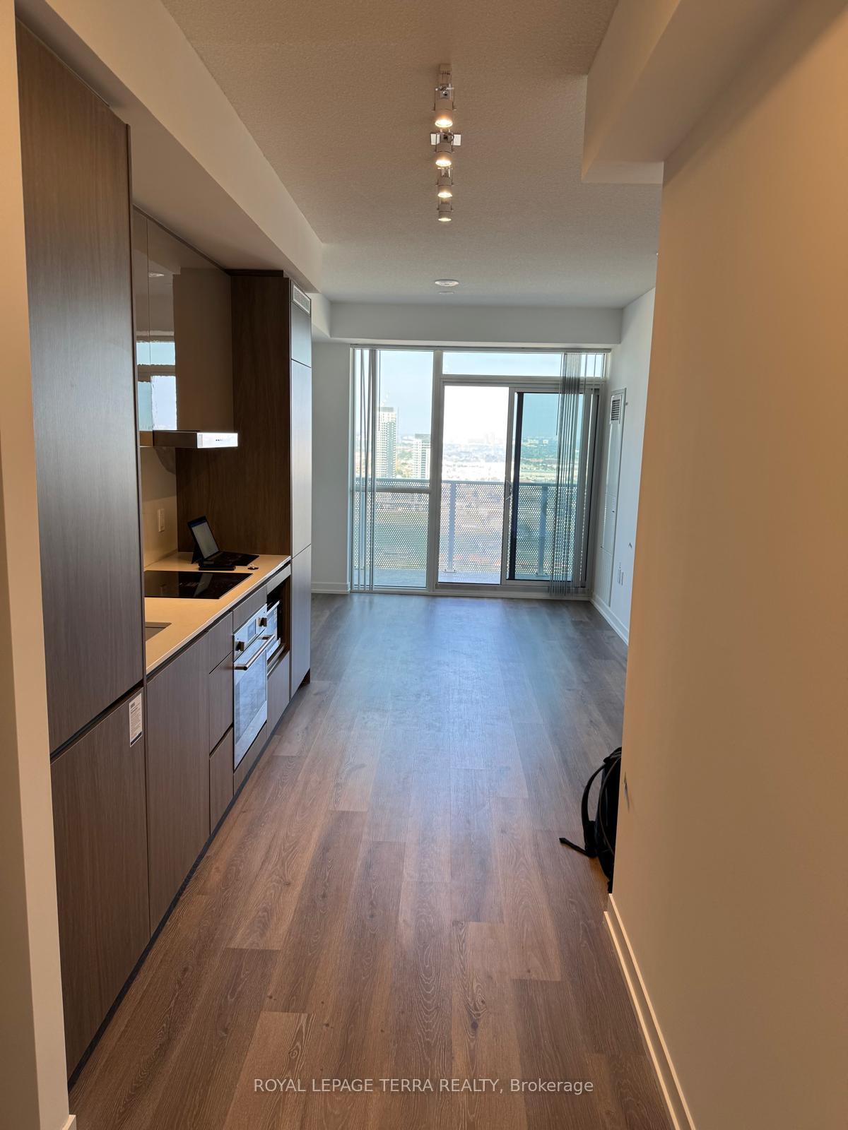 Photo 9 of Unit 4007, 28 Interchange Way, Vaughan, Vaughan Corporate Centre — HOMEH