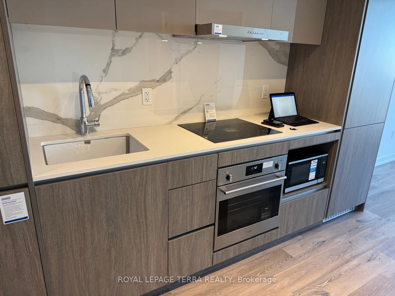 Photo 8 of Unit 4007, 28 Interchange Way, Vaughan, Vaughan Corporate Centre — HOMEH