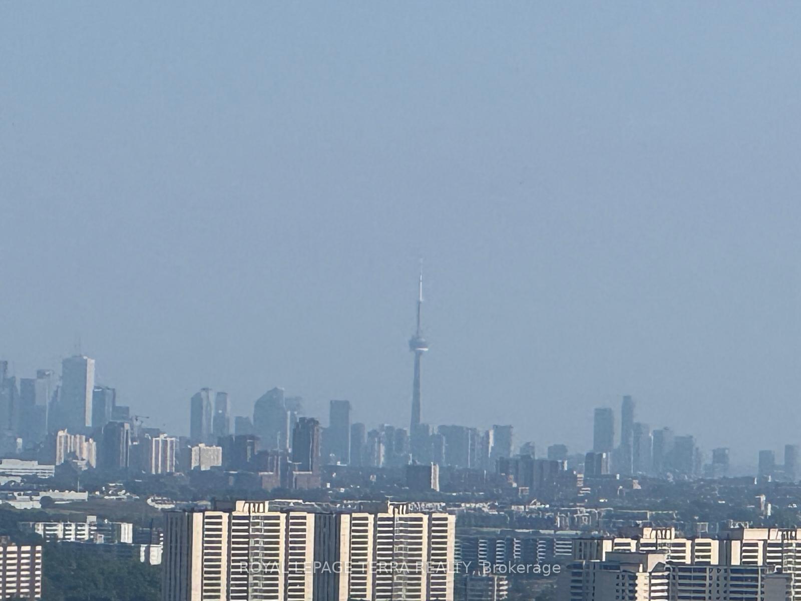 Photo 6 of Unit 4007, 28 Interchange Way, Vaughan, Vaughan Corporate Centre — HOMEH