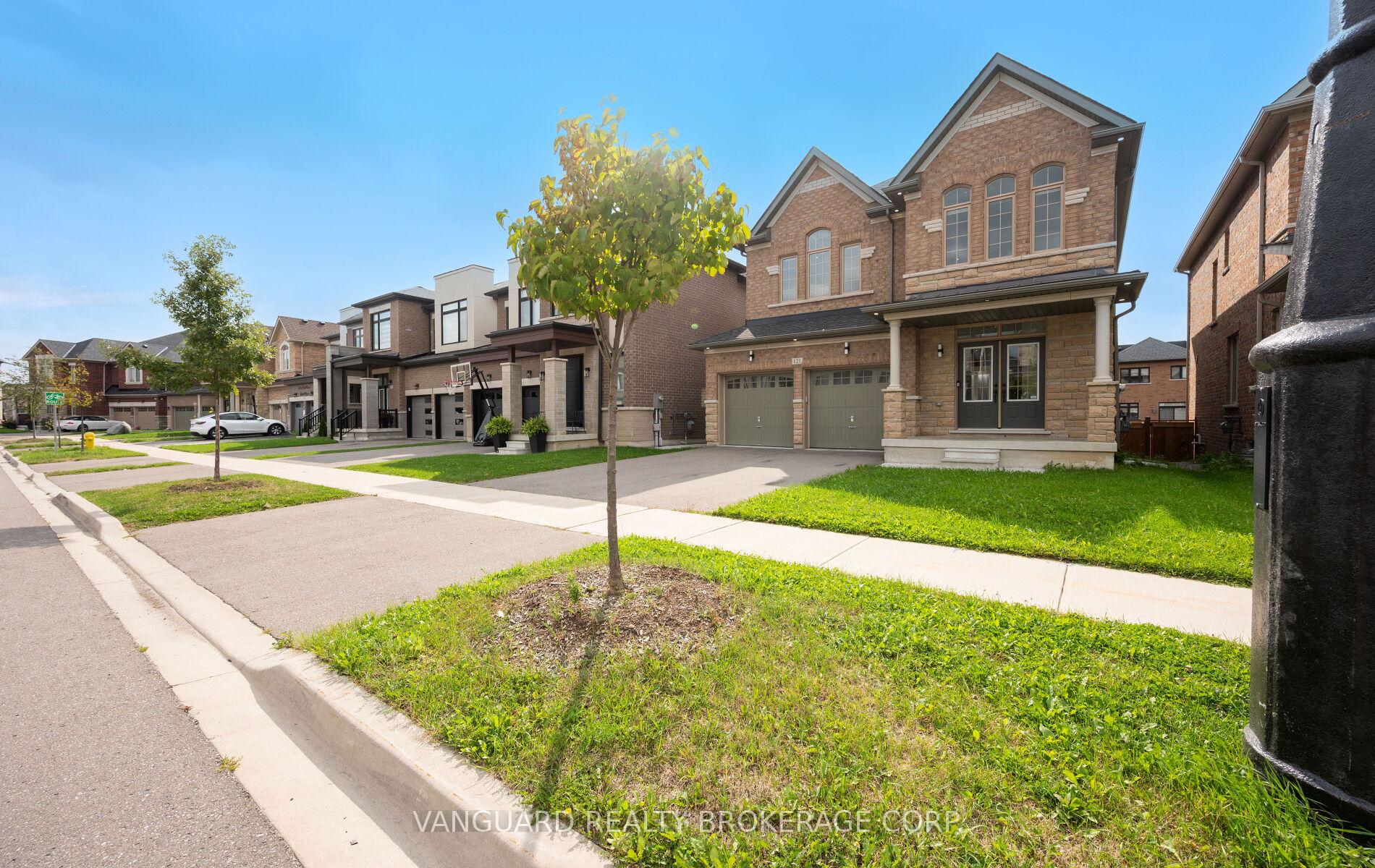 Photo 2 of 121 Alistair Crescent, Vaughan, Kleinburg — HOMEH