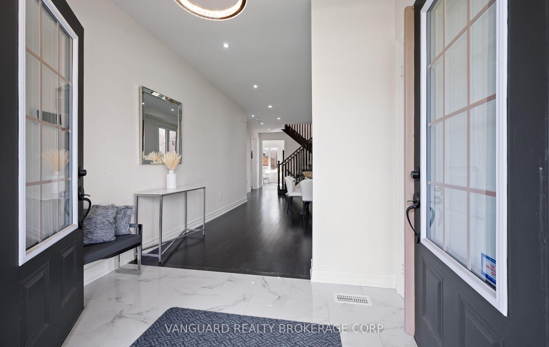 Photo 3 of 121 Alistair Crescent, Vaughan, Kleinburg — HOMEH
