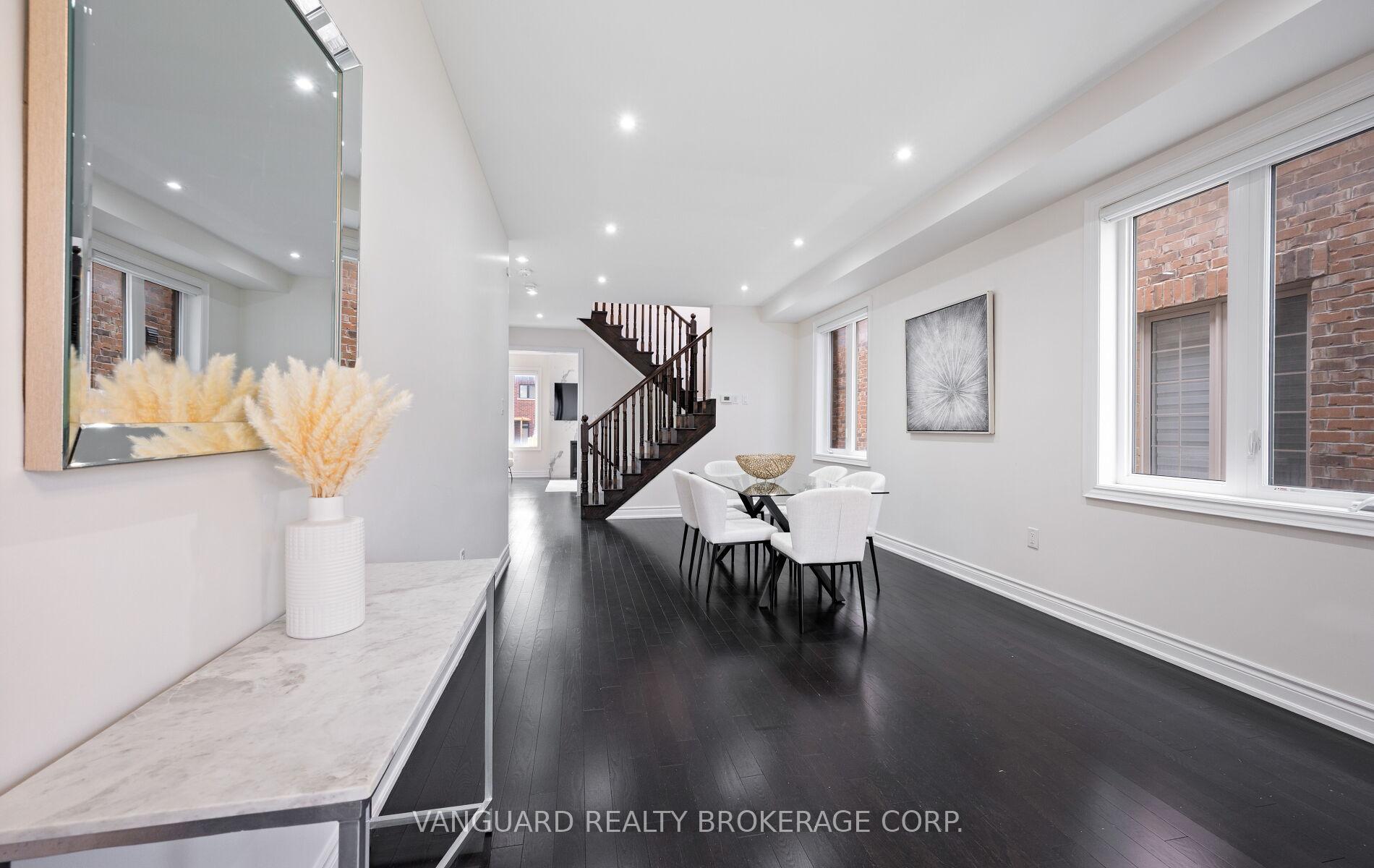 Photo 8 of 121 Alistair Crescent, Vaughan, Kleinburg — HOMEH