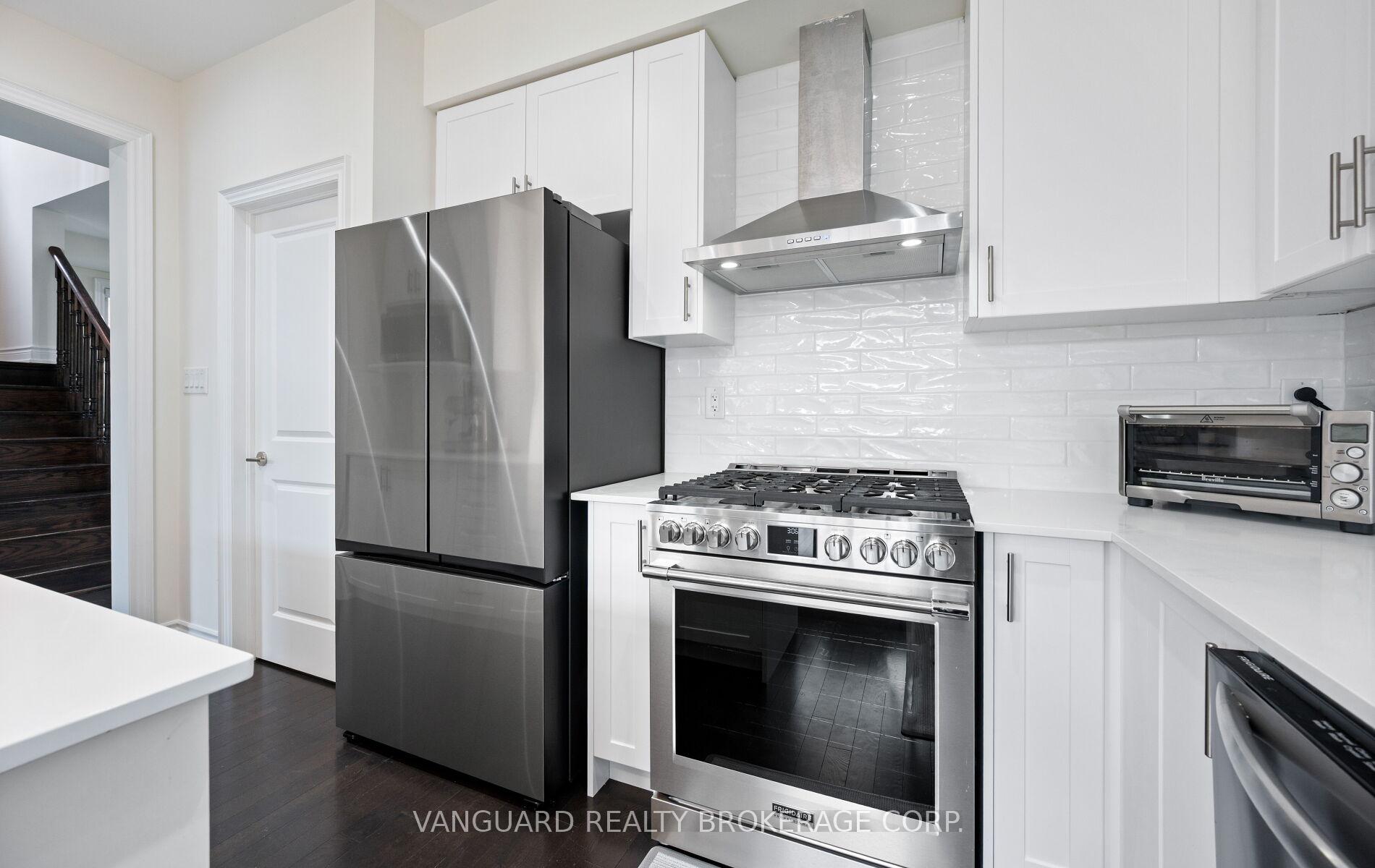 Photo 18 of 121 Alistair Crescent, Vaughan, Kleinburg — HOMEH