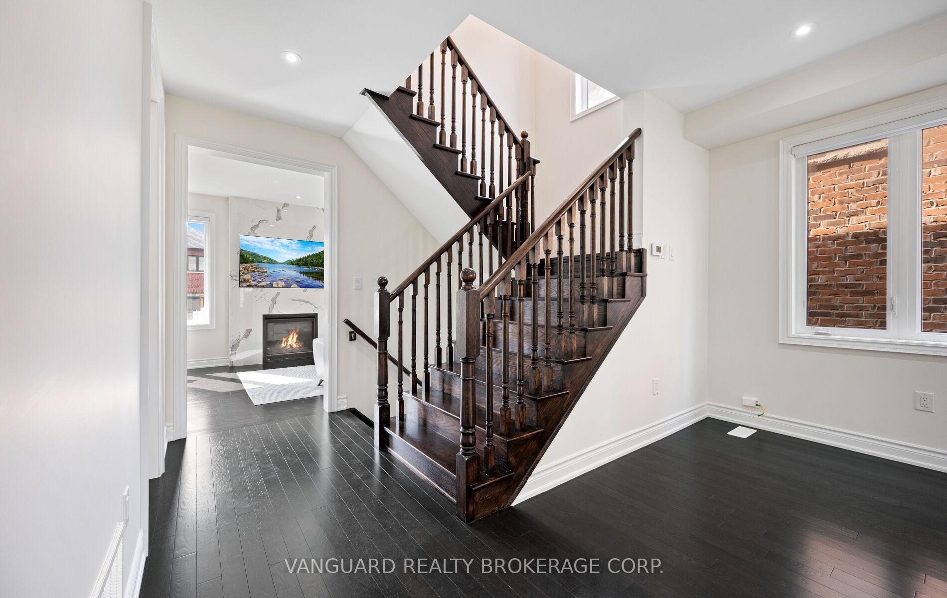 Photo 33 of 121 Alistair Crescent, Vaughan, Kleinburg — HOMEH