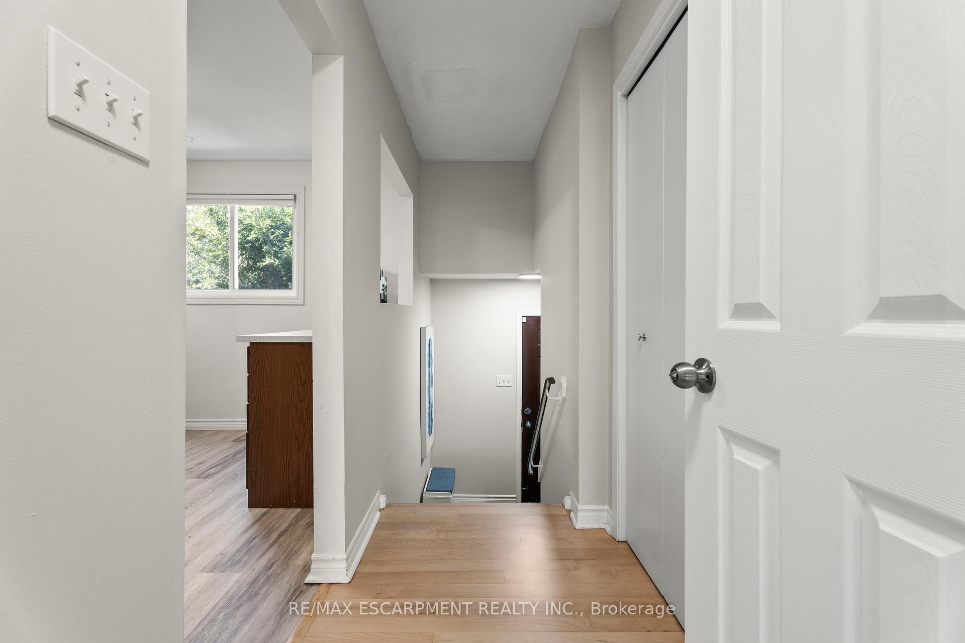 Photo 3 of Unit F, 924 Mohawk Road, Hamilton, Mountview — HOMEH