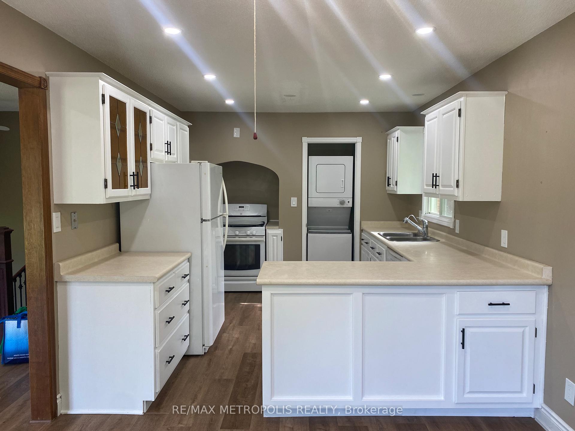 Photo 9 of Unit Upper, 105 Fitch Street, Welland, Prince Charles — HOMEH