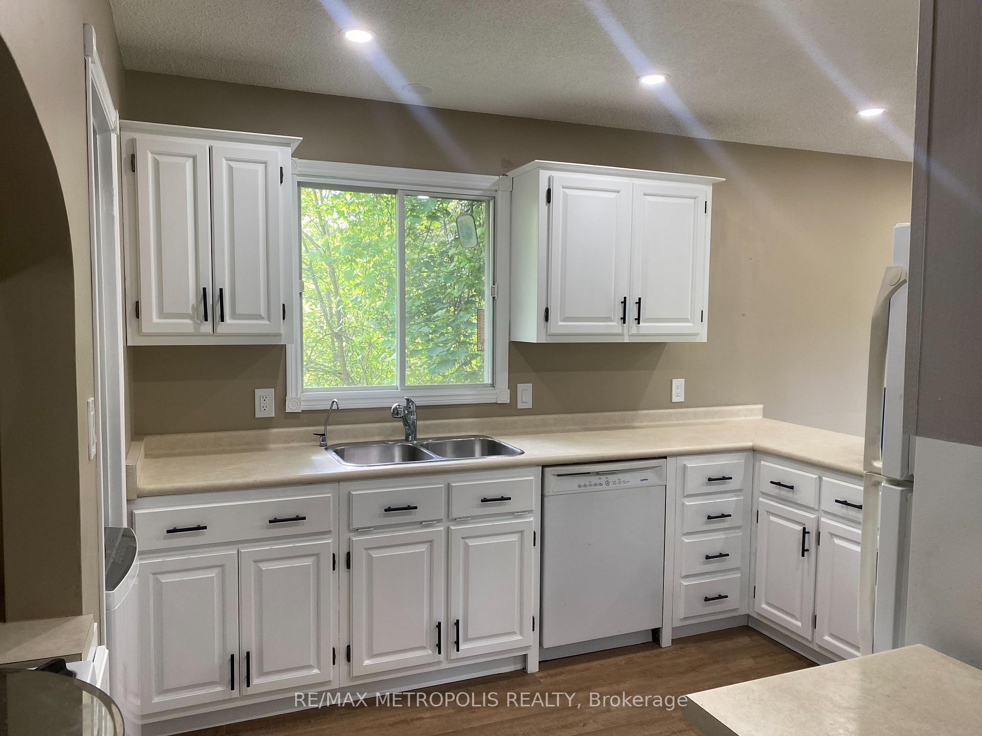 Photo 8 of Unit Upper, 105 Fitch Street, Welland, Prince Charles — HOMEH
