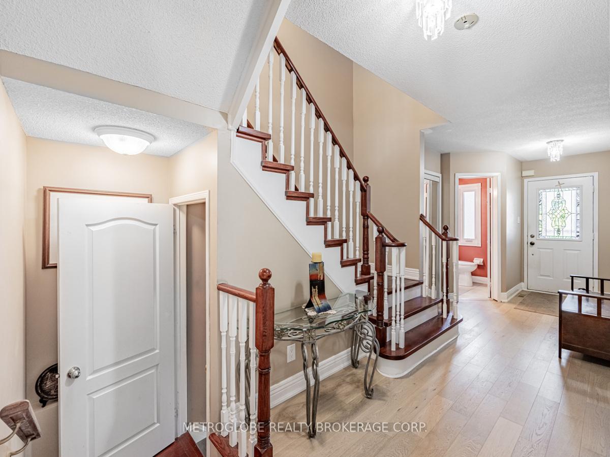 Photo 5 of 6 Thunderbird Trail, Brampton, Sandringham-Wellington — HOMEH