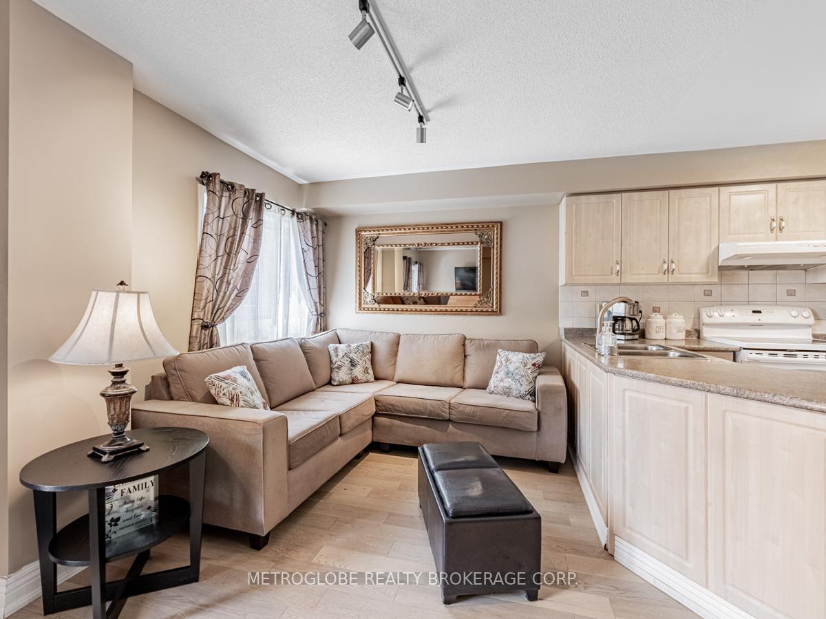Photo 9 of 6 Thunderbird Trail, Brampton, Sandringham-Wellington — HOMEH
