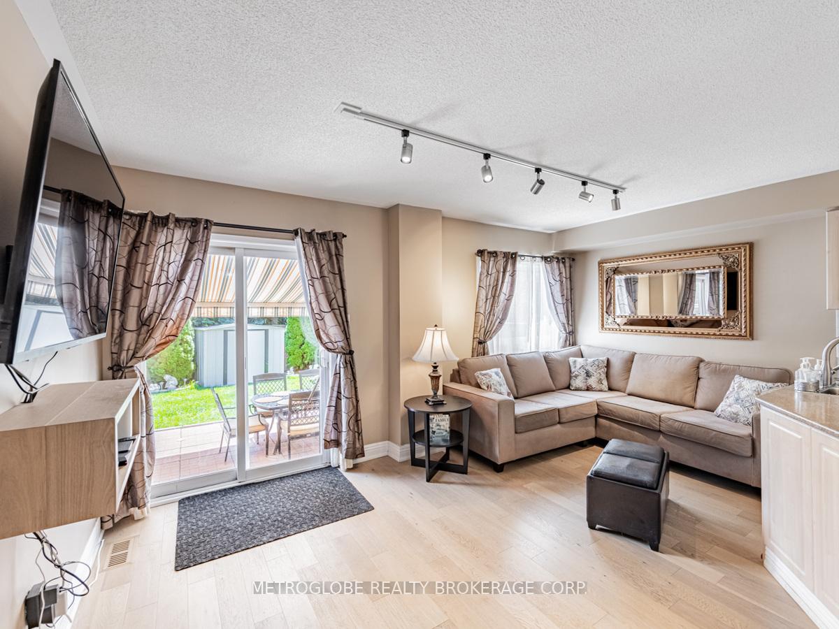 Photo 11 of 6 Thunderbird Trail, Brampton, Sandringham-Wellington — HOMEH