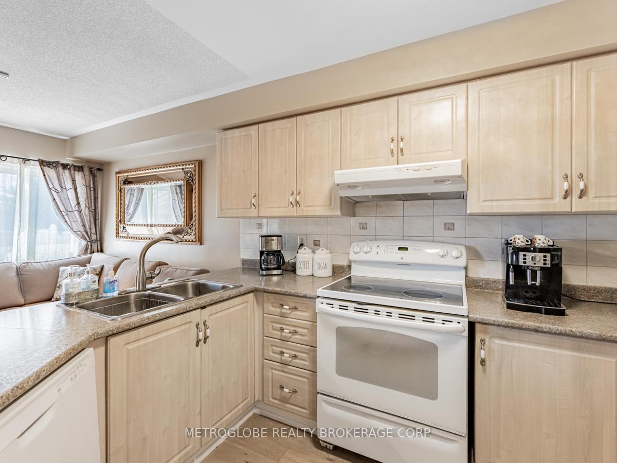 Photo 13 of 6 Thunderbird Trail, Brampton, Sandringham-Wellington — HOMEH