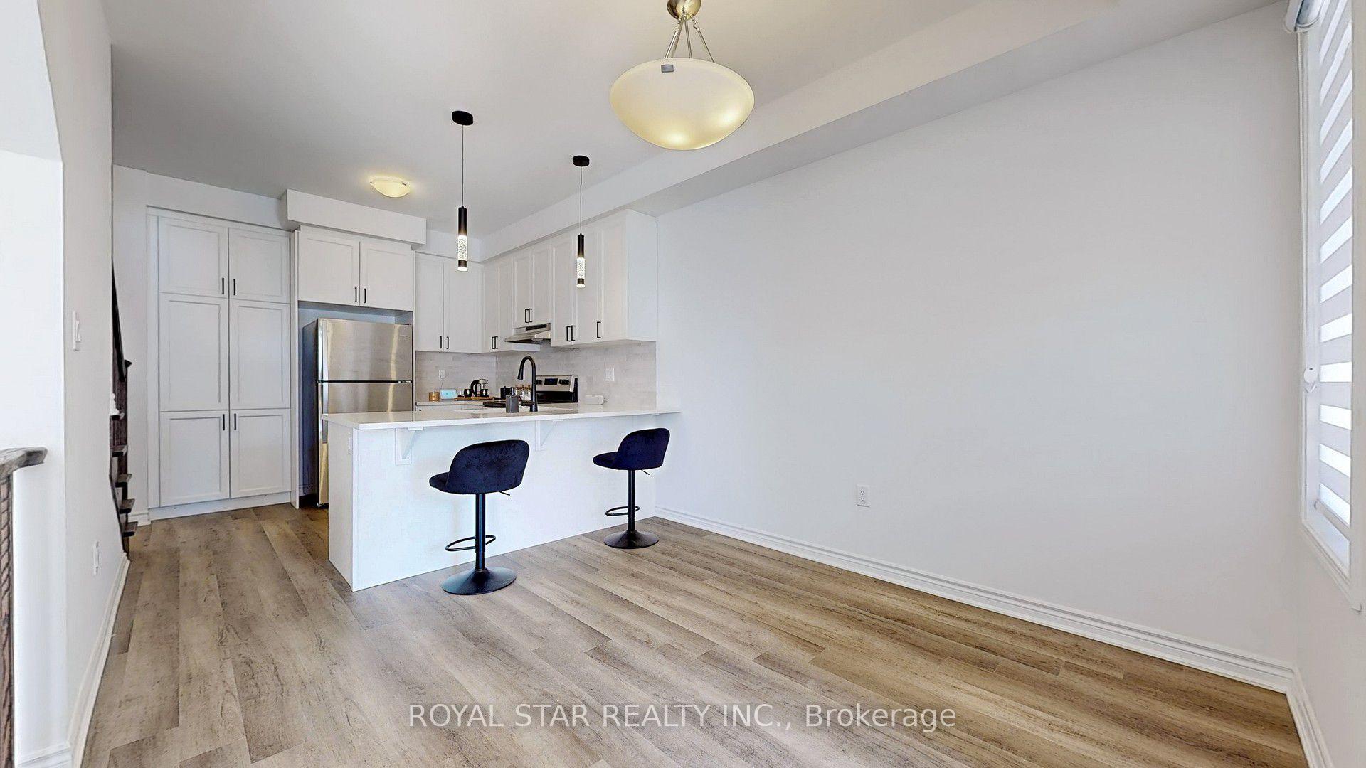 Photo 5 of 32 Melmar Street, Brampton, Brampton North — HOMEH