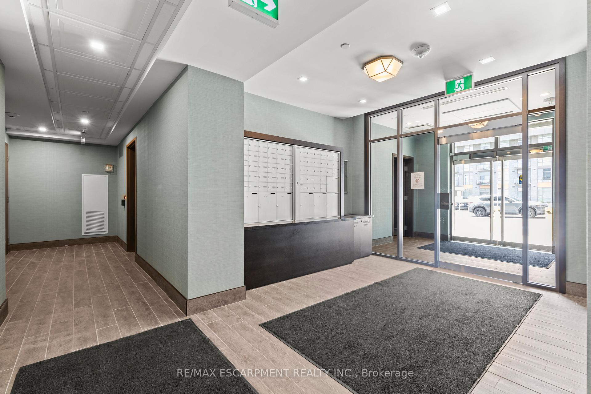 Photo 7 of Unit 530, 10 Mallard Trail, Hamilton, Waterdown — HOMEH