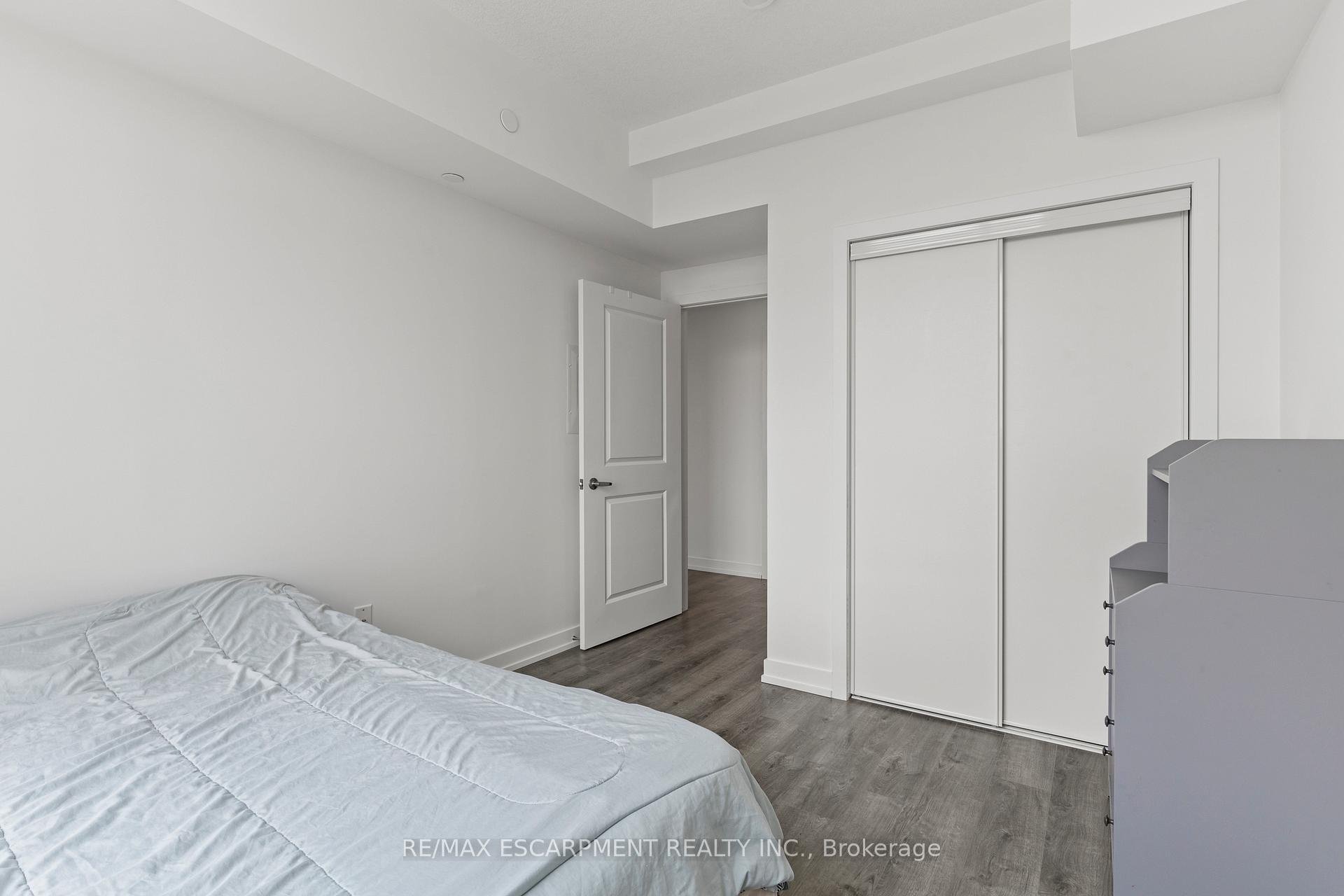 Photo 4 of Unit 530, 10 Mallard Trail, Hamilton, Waterdown — HOMEH