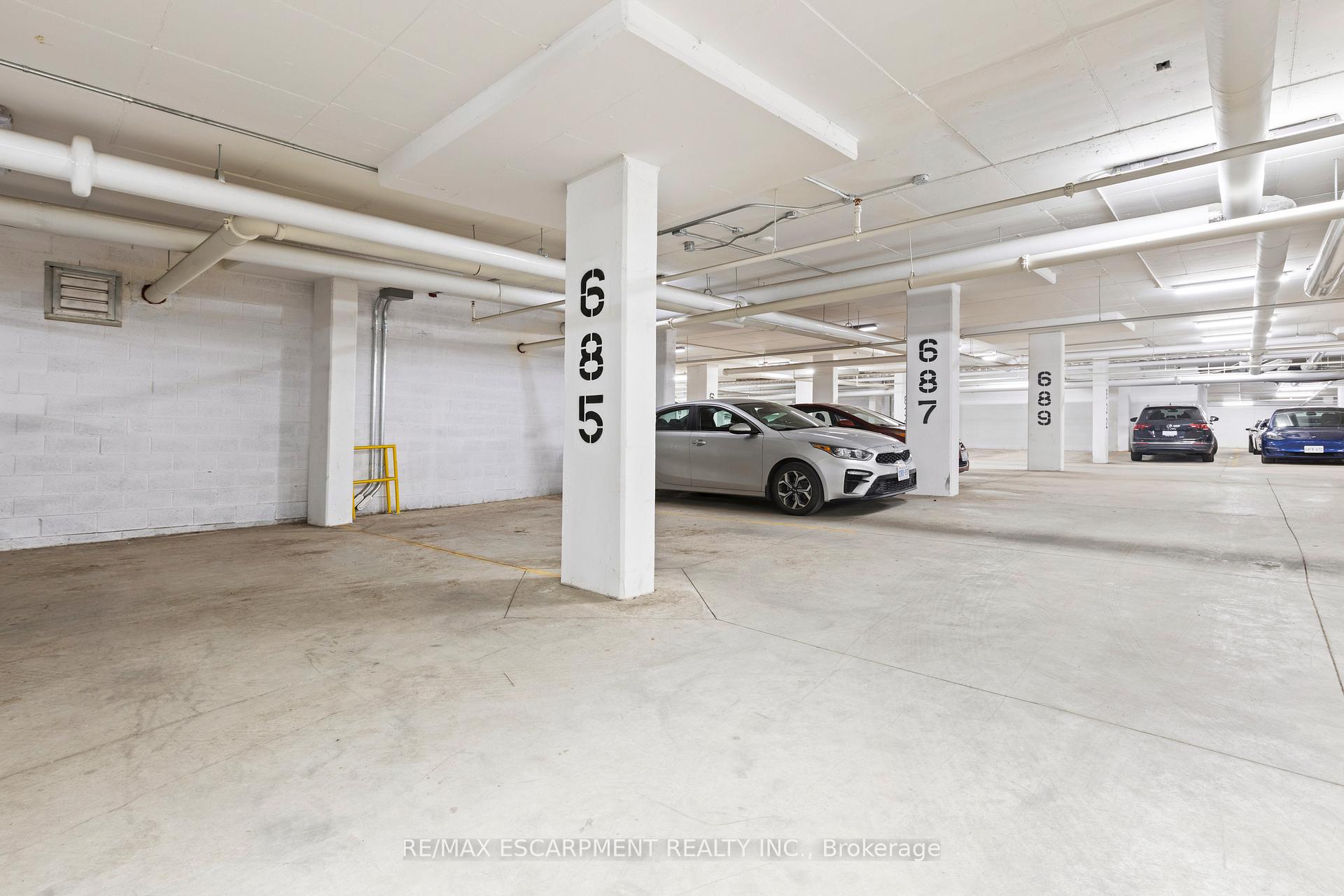 Photo 16 of Unit 530, 10 Mallard Trail, Hamilton, Waterdown — HOMEH