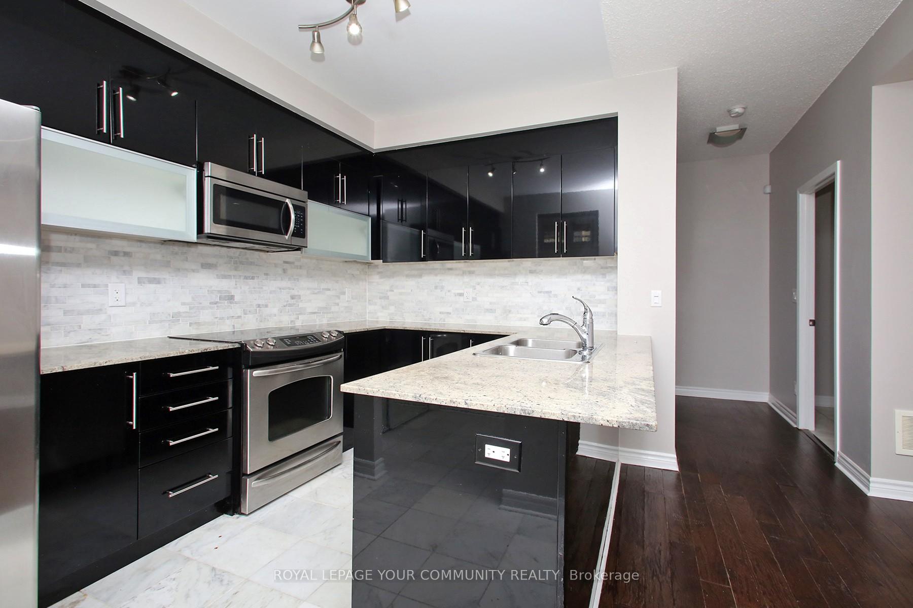 Photo 2 of Unit 19, 7 Brighton Place, Vaughan, Crestwood-Springfarm-Yorkhill — HOMEH