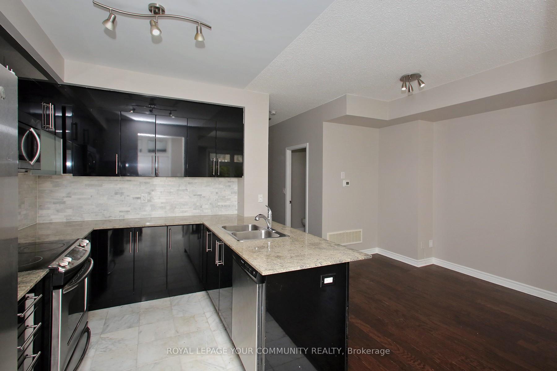 Photo 14 of Unit 19, 7 Brighton Place, Vaughan, Crestwood-Springfarm-Yorkhill — HOMEH