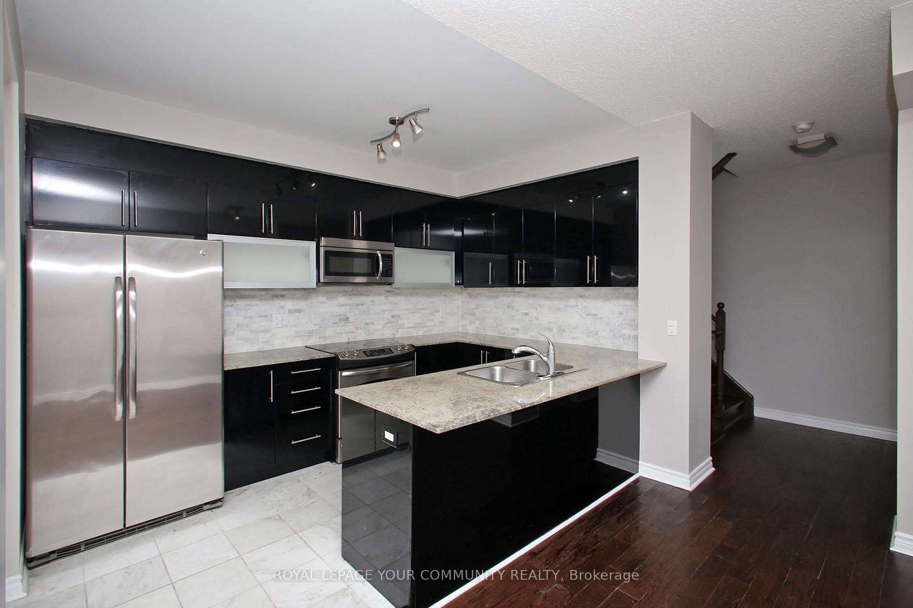 Photo 6 of Unit 19, 7 Brighton Place, Vaughan, Crestwood-Springfarm-Yorkhill — HOMEH