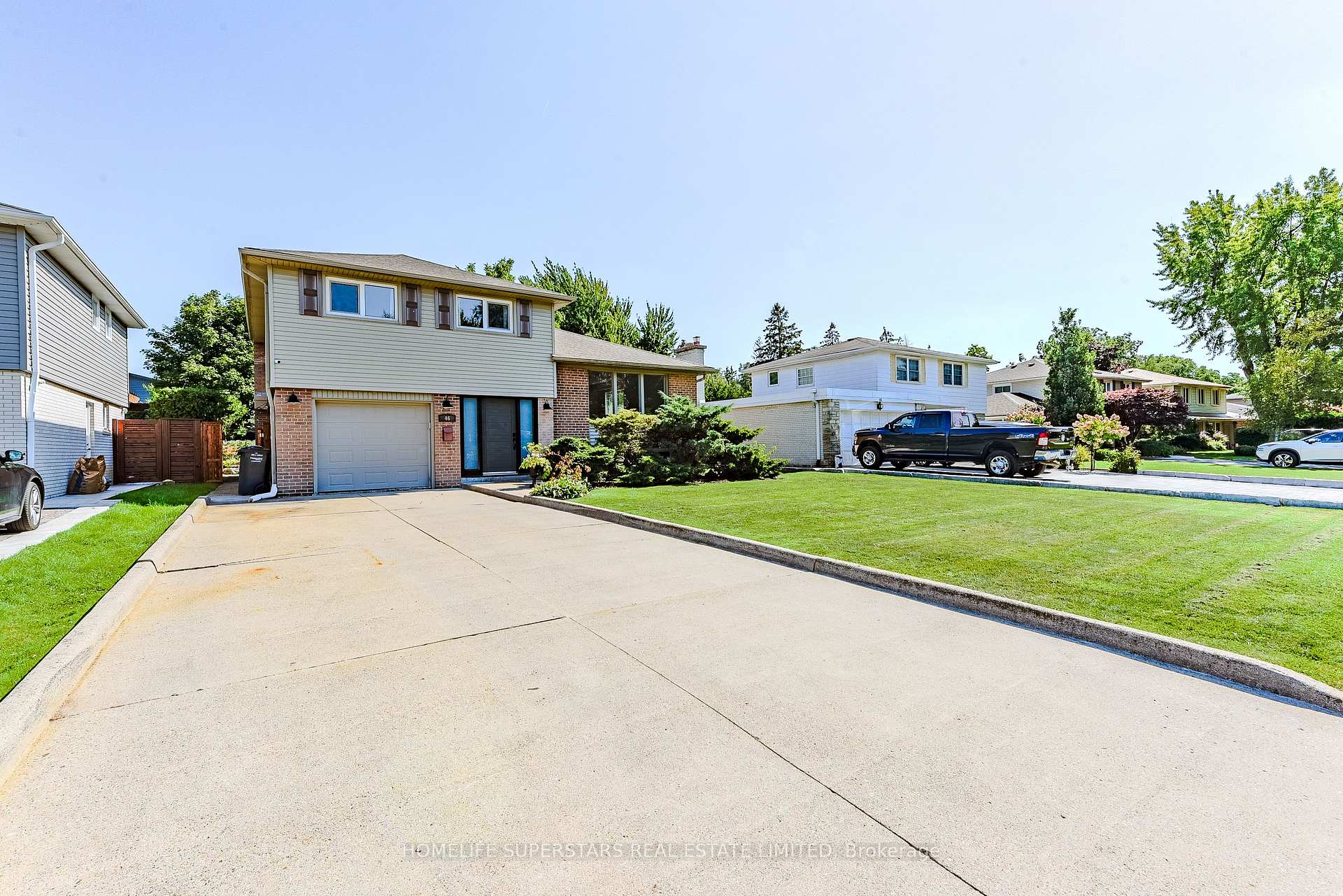 Photo 1 of 46 Cheltenham Court, Brampton, Brampton East — HOMEH